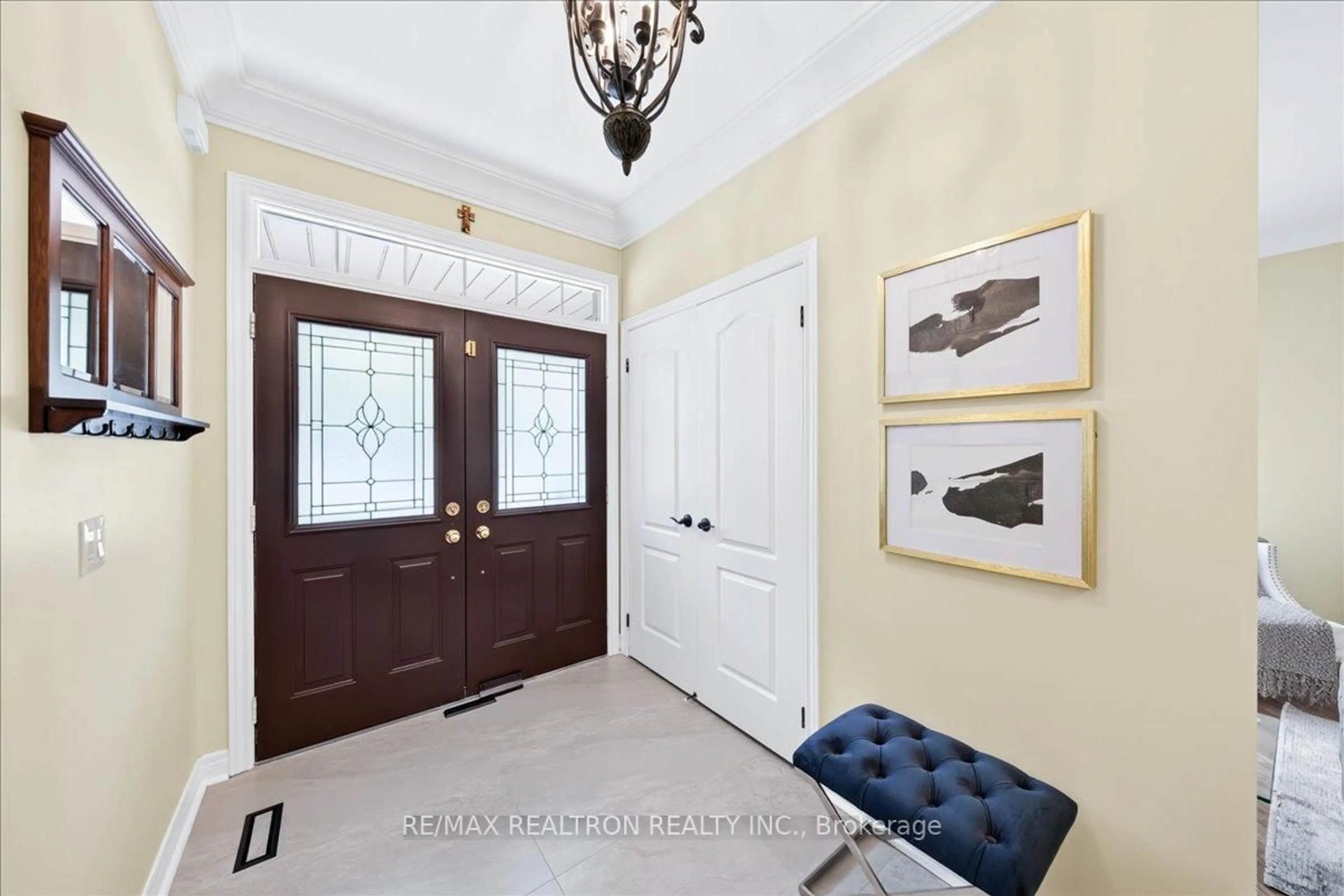 Indoor entryway for 158 Nantucket Dr, Richmond Hill Ontario L4R 4H2