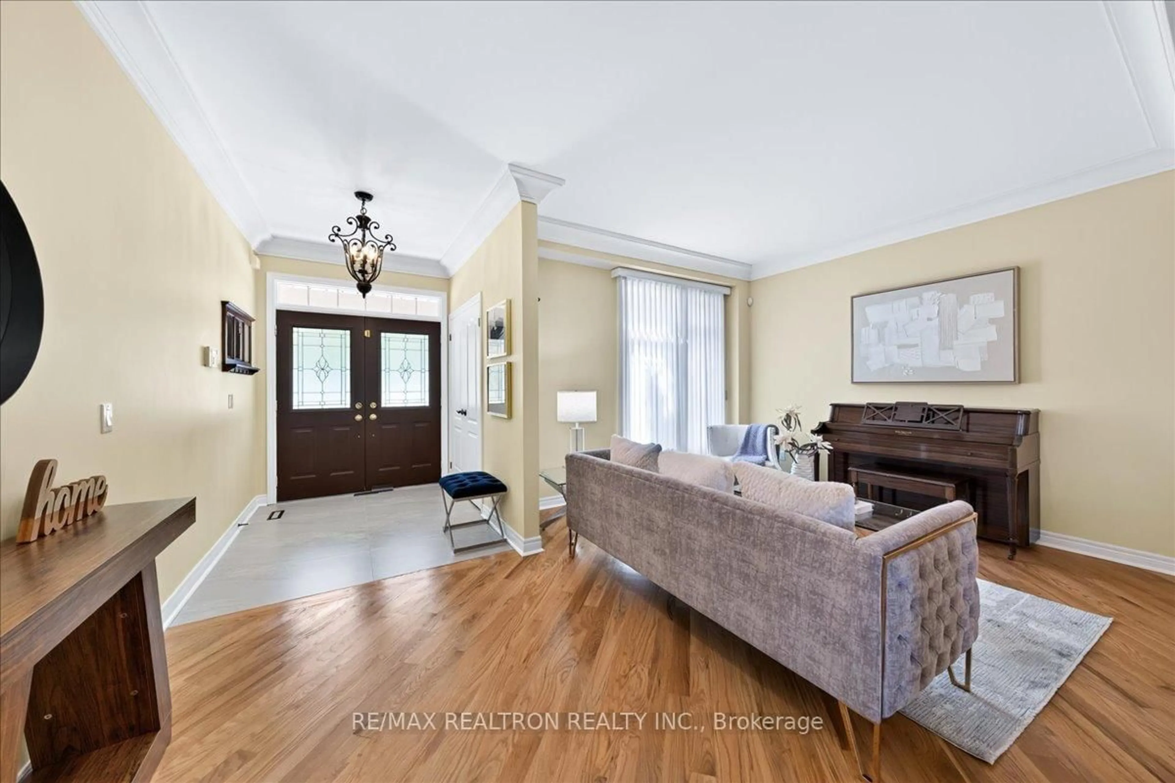Indoor entryway for 158 Nantucket Dr, Richmond Hill Ontario L4R 4H2