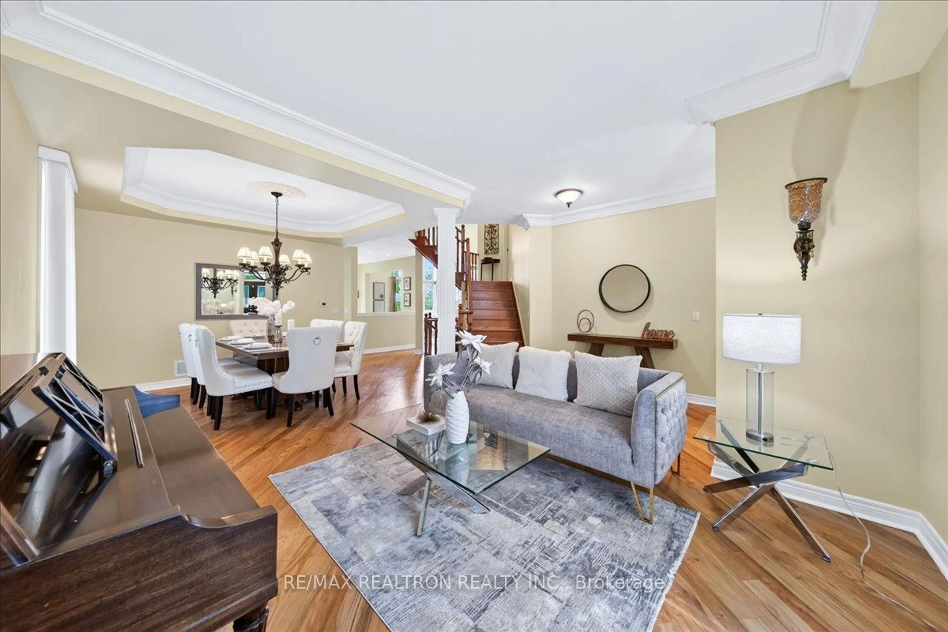Living room with furniture, unknown for 158 Nantucket Dr, Richmond Hill Ontario L4R 4H2