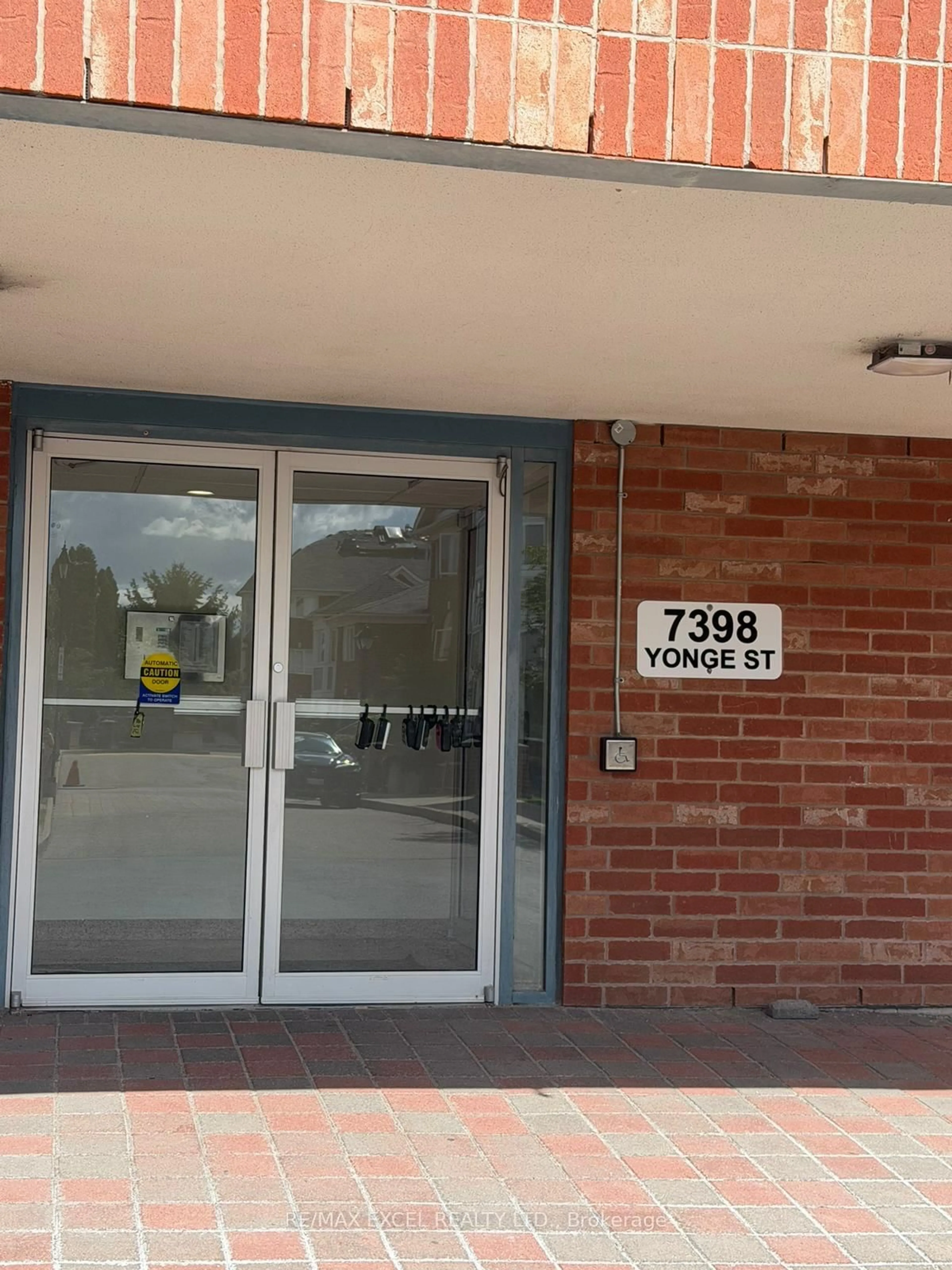 Indoor foyer for 7398 Yonge St #312, Vaughan Ontario L4J 8J2
