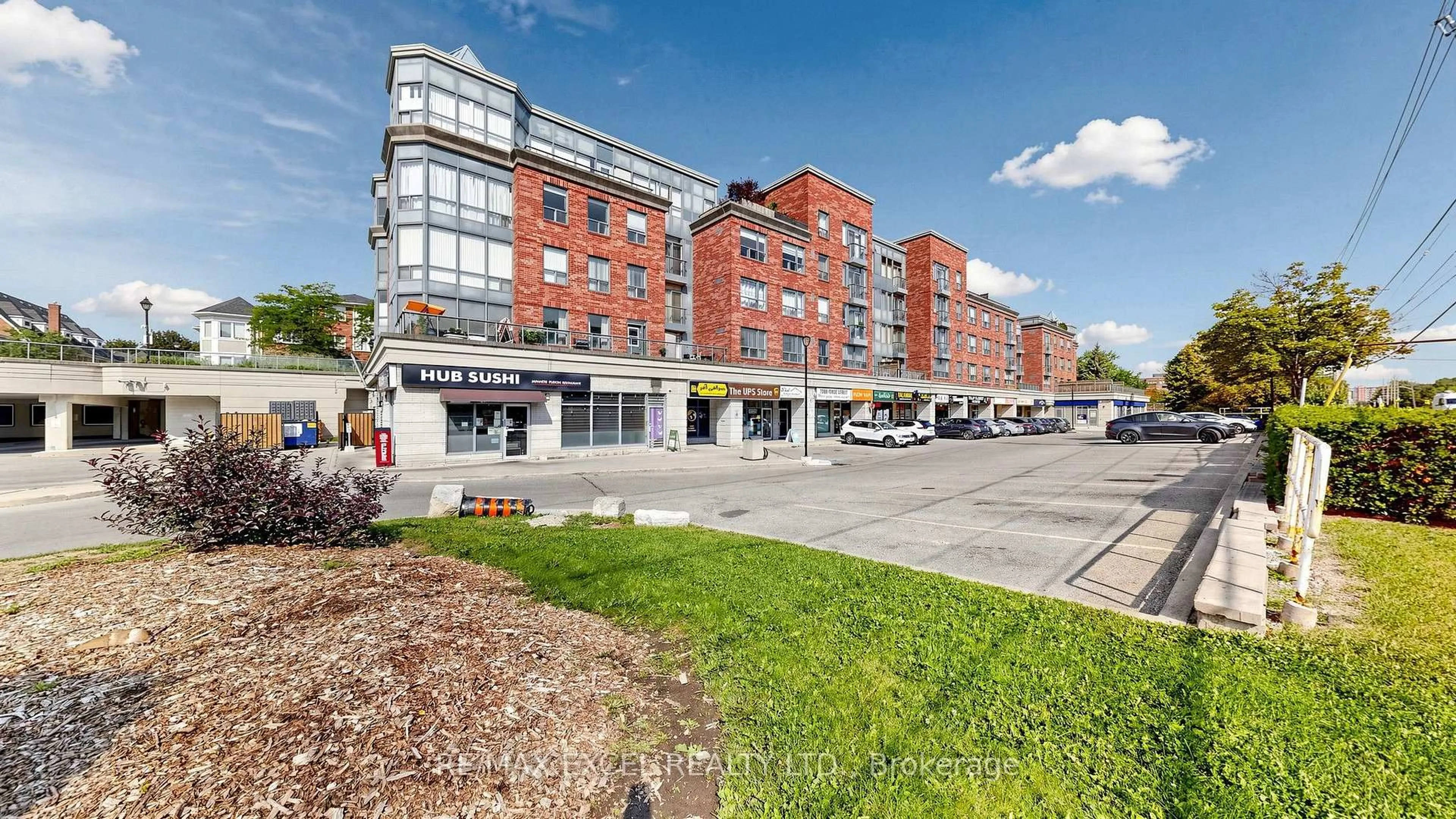 A pic from outside/outdoor area/front of a property/back of a property/a pic from drone, building for 7398 Yonge St #312, Vaughan Ontario L4J 8J2