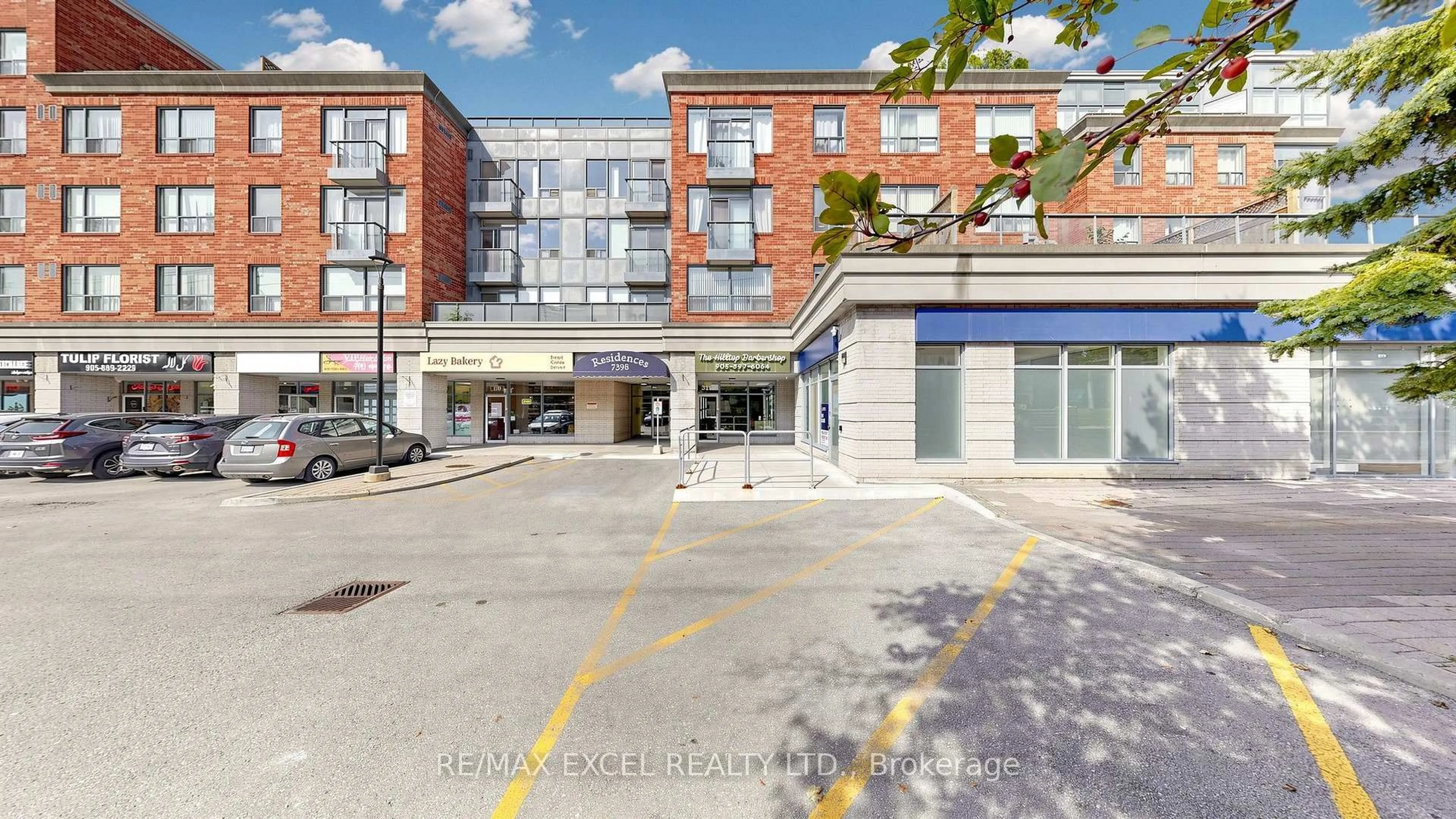 Patio, building for 7398 Yonge St #312, Vaughan Ontario L4J 8J2