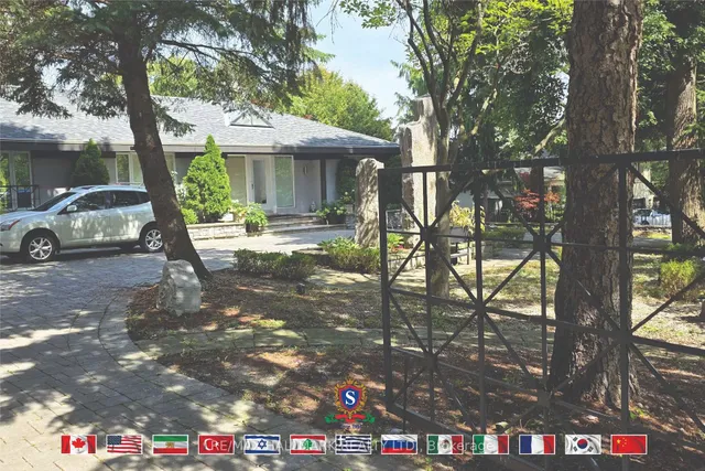 318 Centre St, Vaughan 4