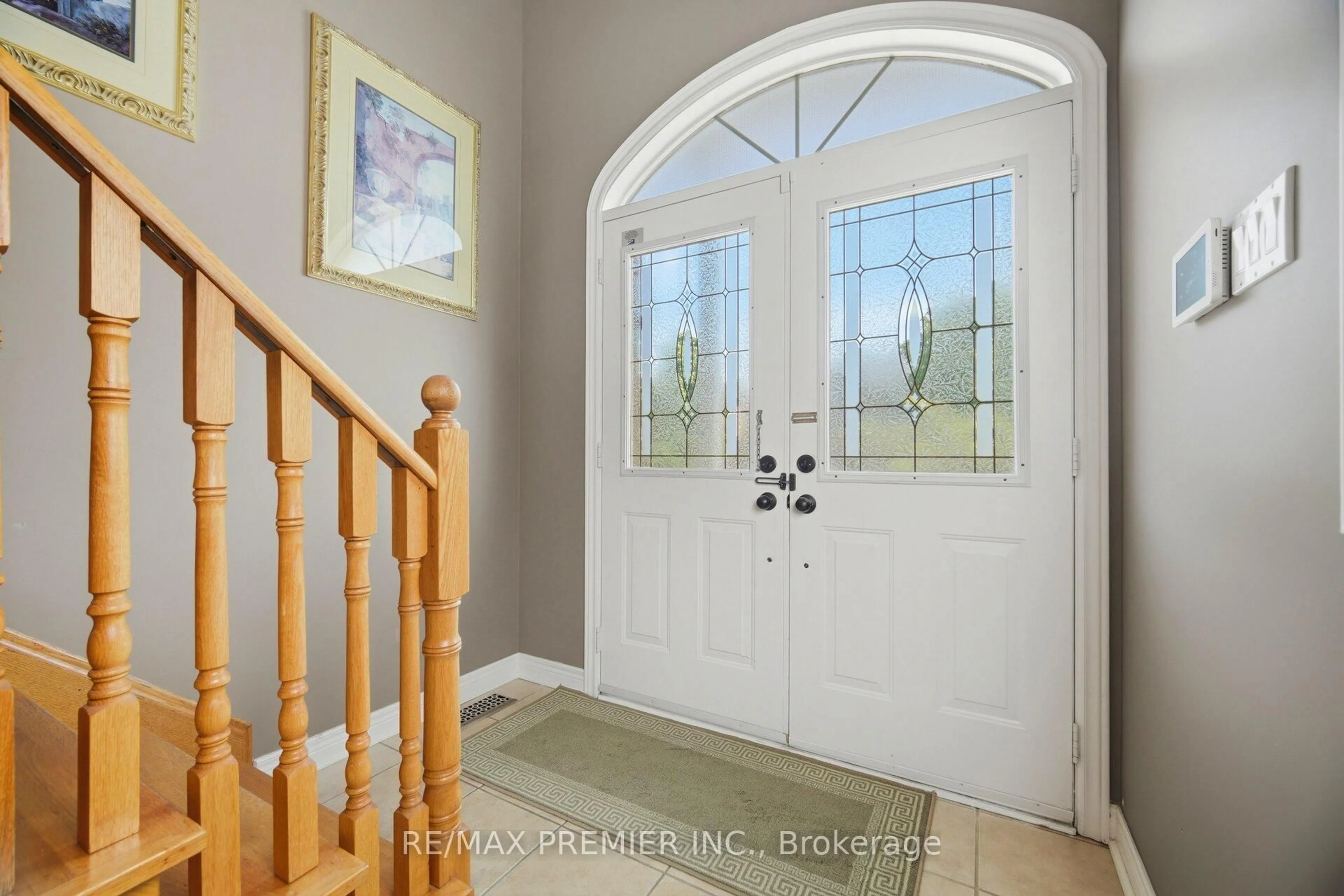 Indoor entryway for 137 Blackthorn Dr, Vaughan Ontario L6A 3N2