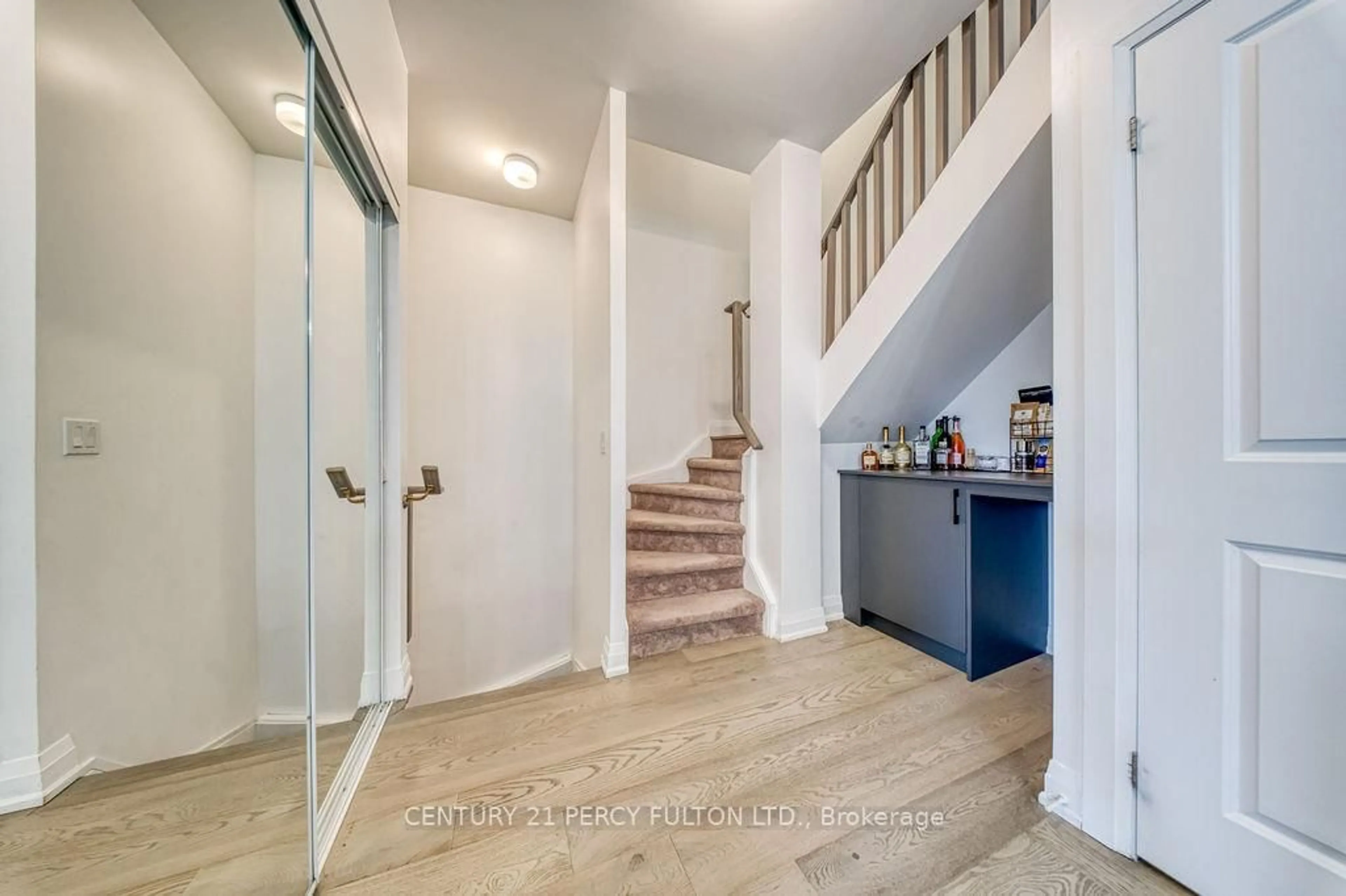 Indoor entryway for 5289 Highway 7 #D-803, Vaughan Ontario L4L 0J1