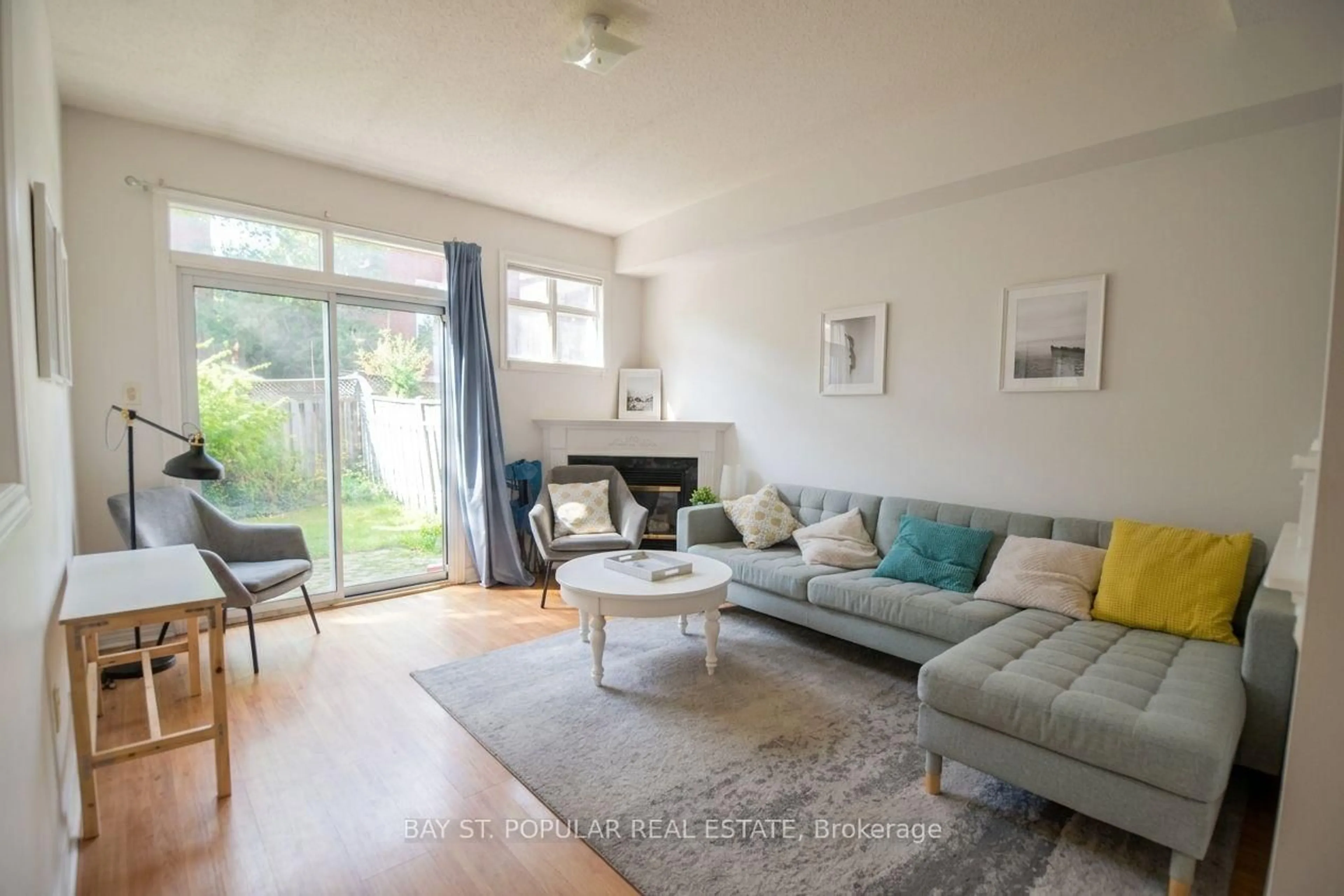 Living room with furniture, unknown for 49 Angelica Ave, Richmond Hill Ontario L4S 2E1