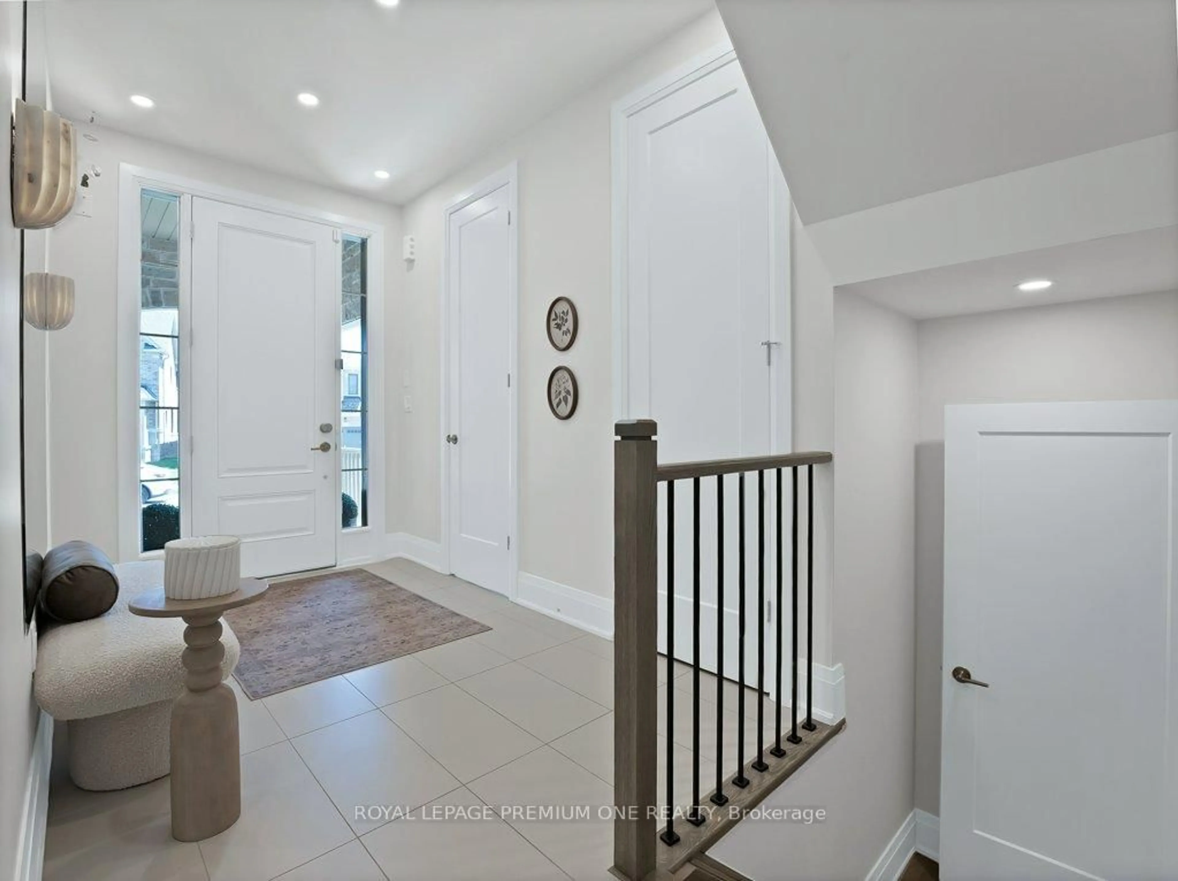 Indoor entryway for 6 Byblos Crt, East Gwillimbury Ontario L9N 0T3