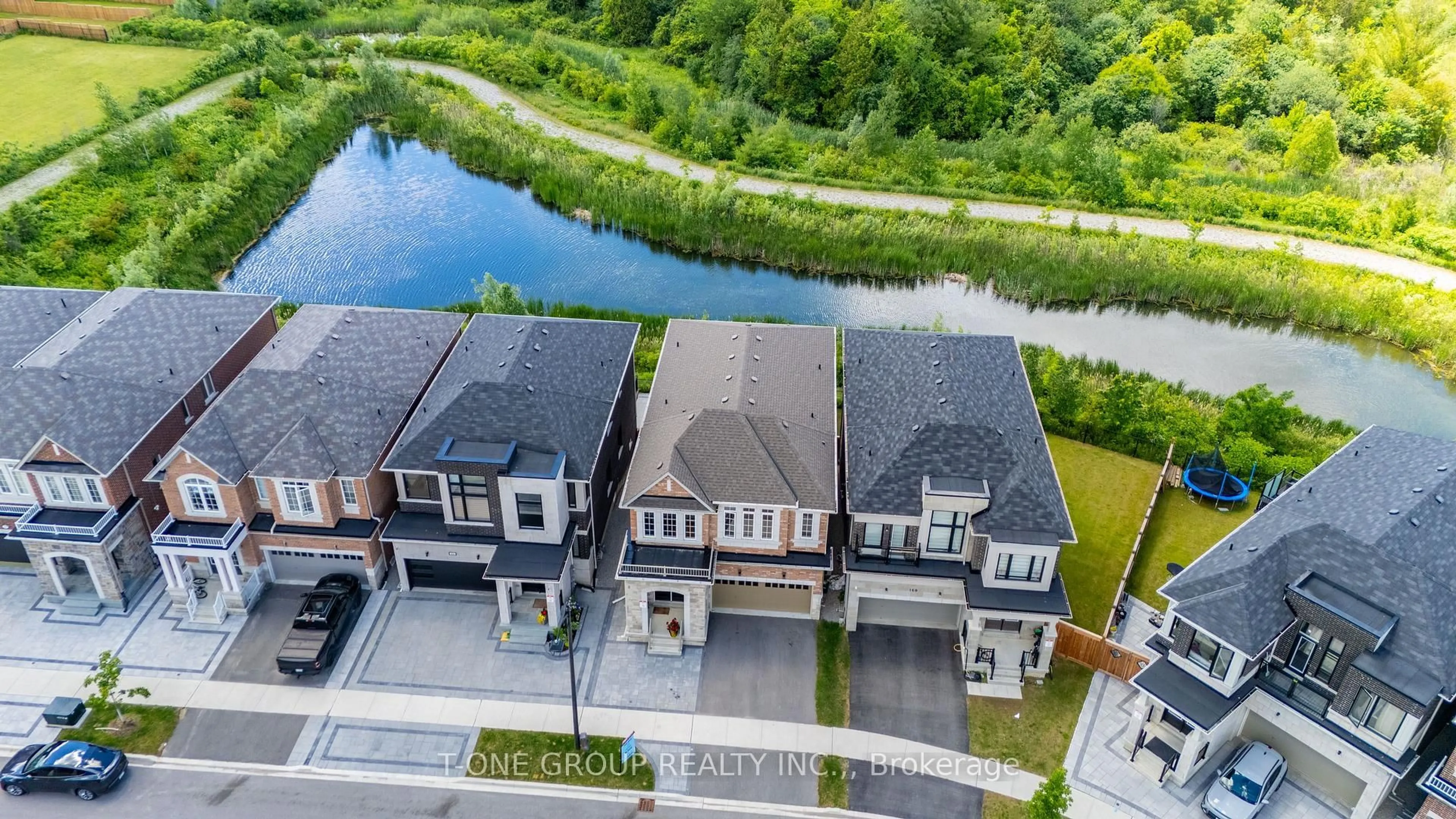 A pic from outside/outdoor area/front of a property/back of a property/a pic from drone, water/lake/river/ocean view for 162 Hartney Dr, Richmond Hill Ontario L4S 0L1