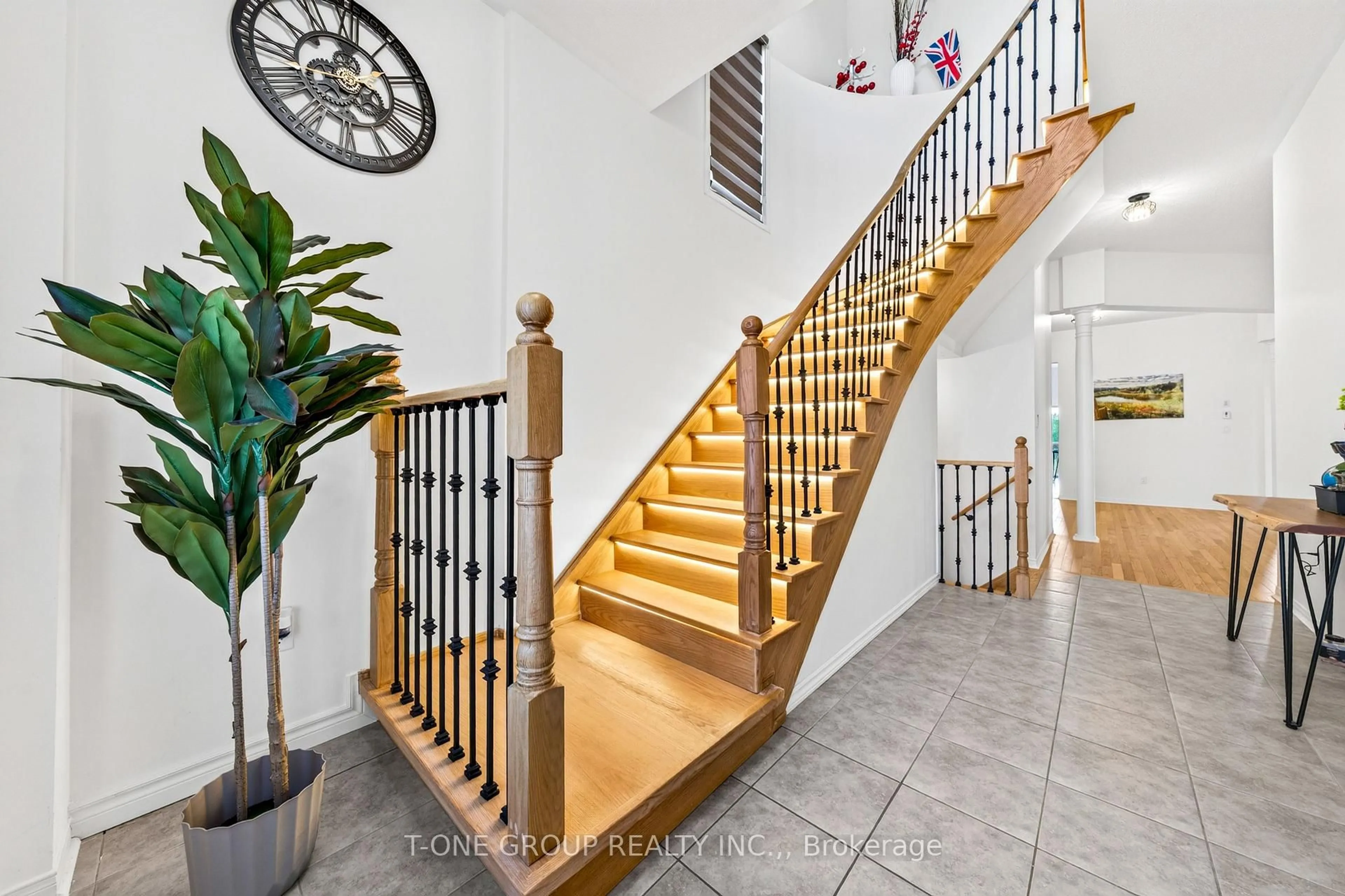 Unknown for 162 Hartney Dr, Richmond Hill Ontario L4S 0L1