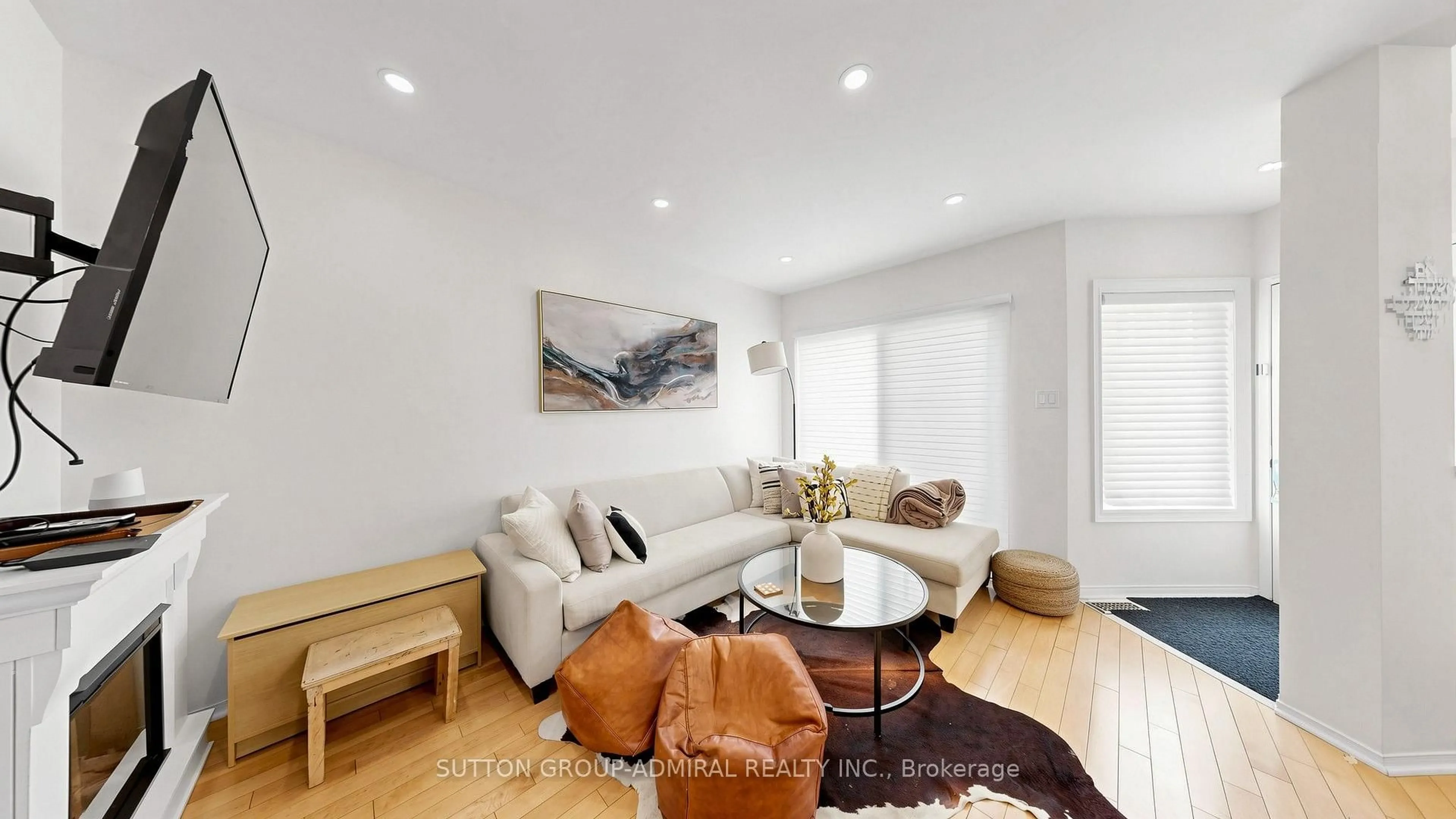 Living room with furniture, wood/laminate floor for 735 New Westminster Dr #46, Vaughan Ontario L4J 7Y9