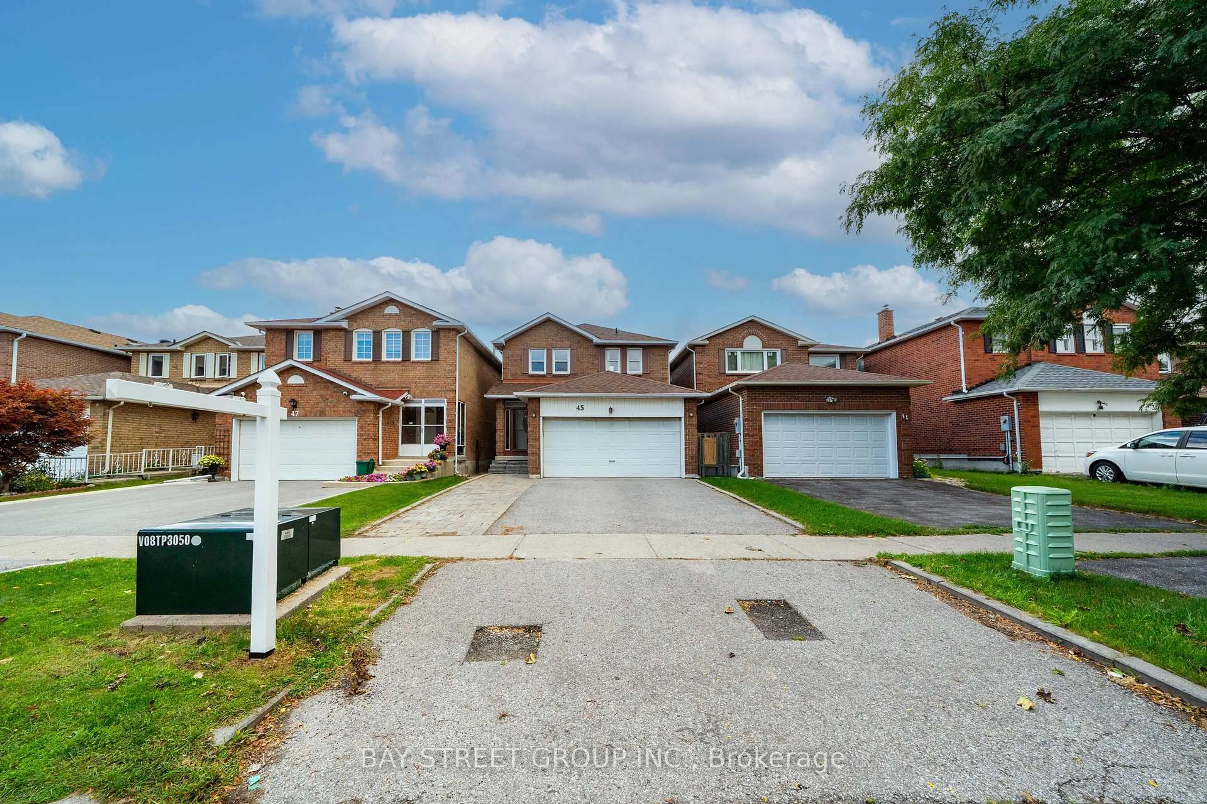 A pic from outside/outdoor area/front of a property/back of a property/a pic from drone, street for 45 Thurman Rd, Vaughan Ontario L4J 6S6