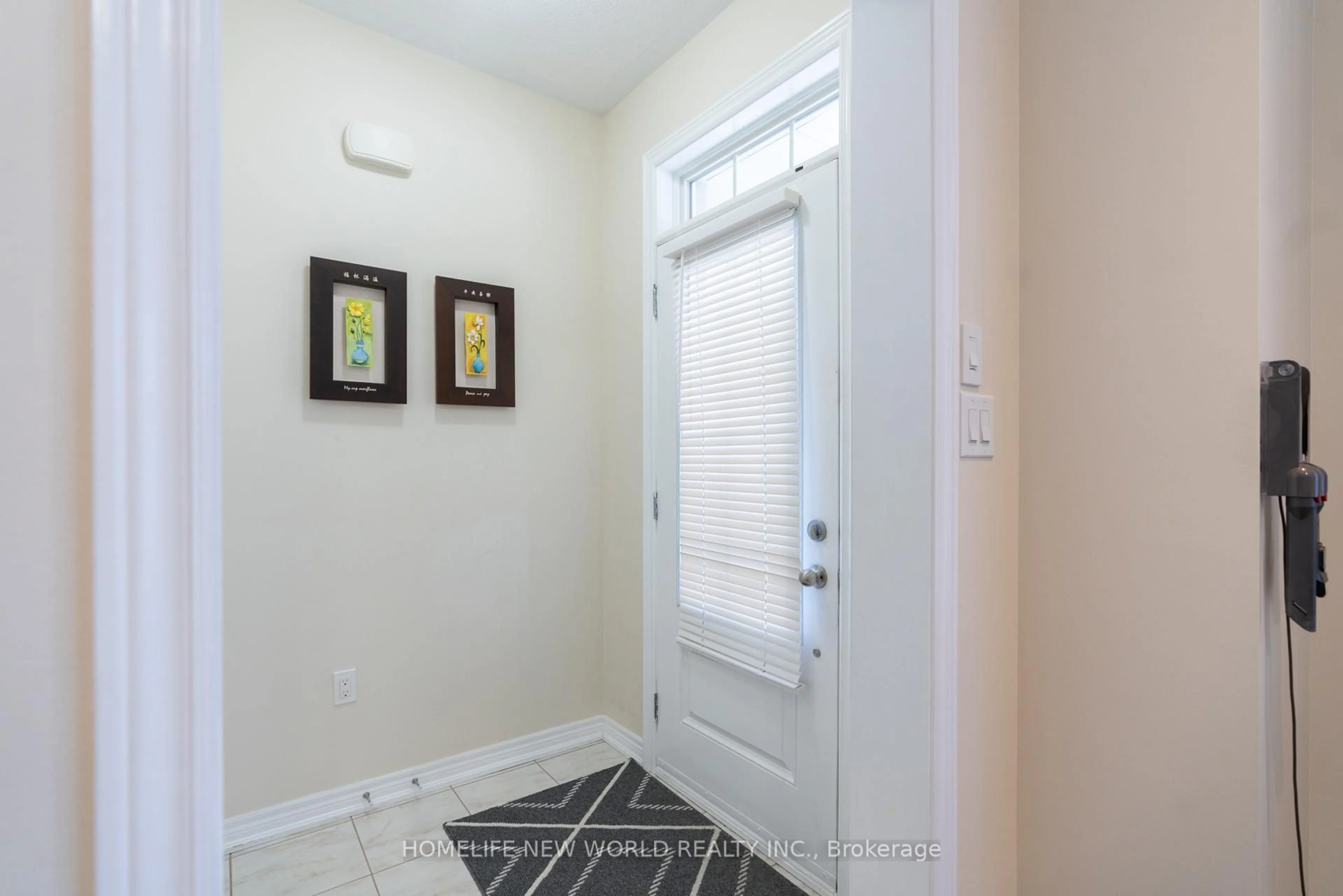 Indoor entryway for 35 Cinemark Ave, Markham Ontario L6B 0W2