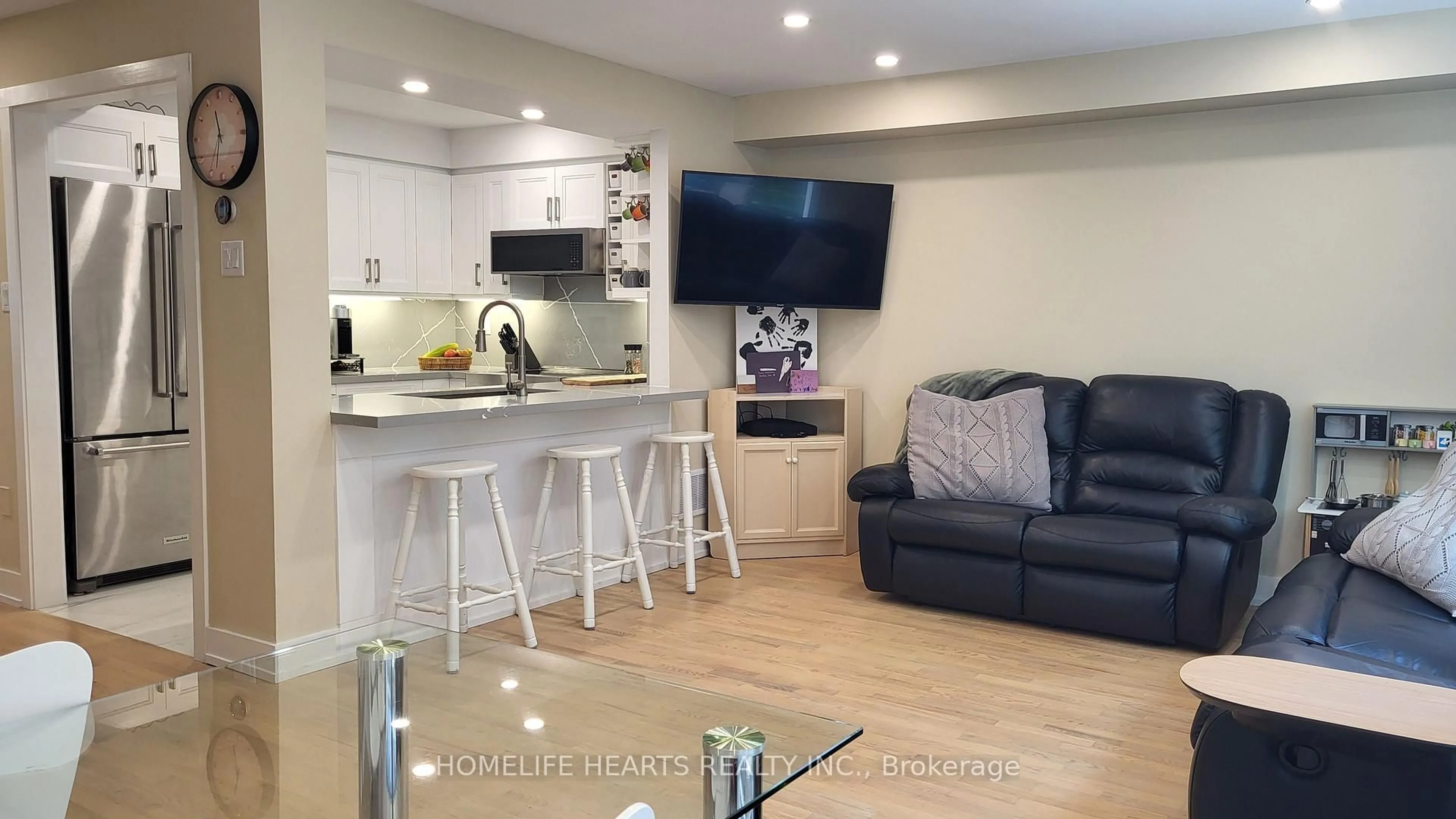 Open concept kitchen, unknown for 213 Park Dr, Whitchurch-Stouffville Ontario L4A 1J8