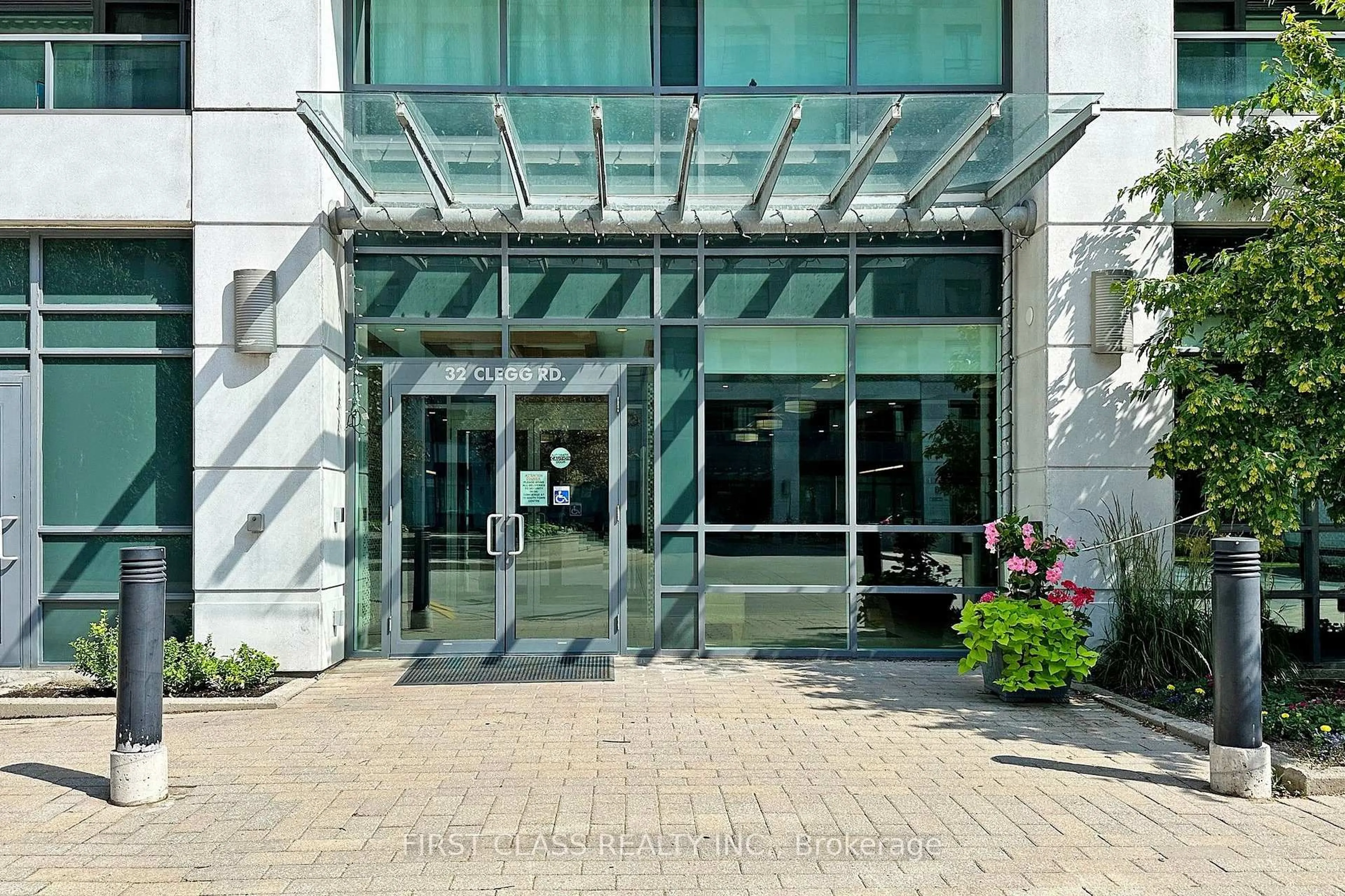 Indoor foyer for 32 Clegg Rd #718, Markham Ontario L6G 0B2