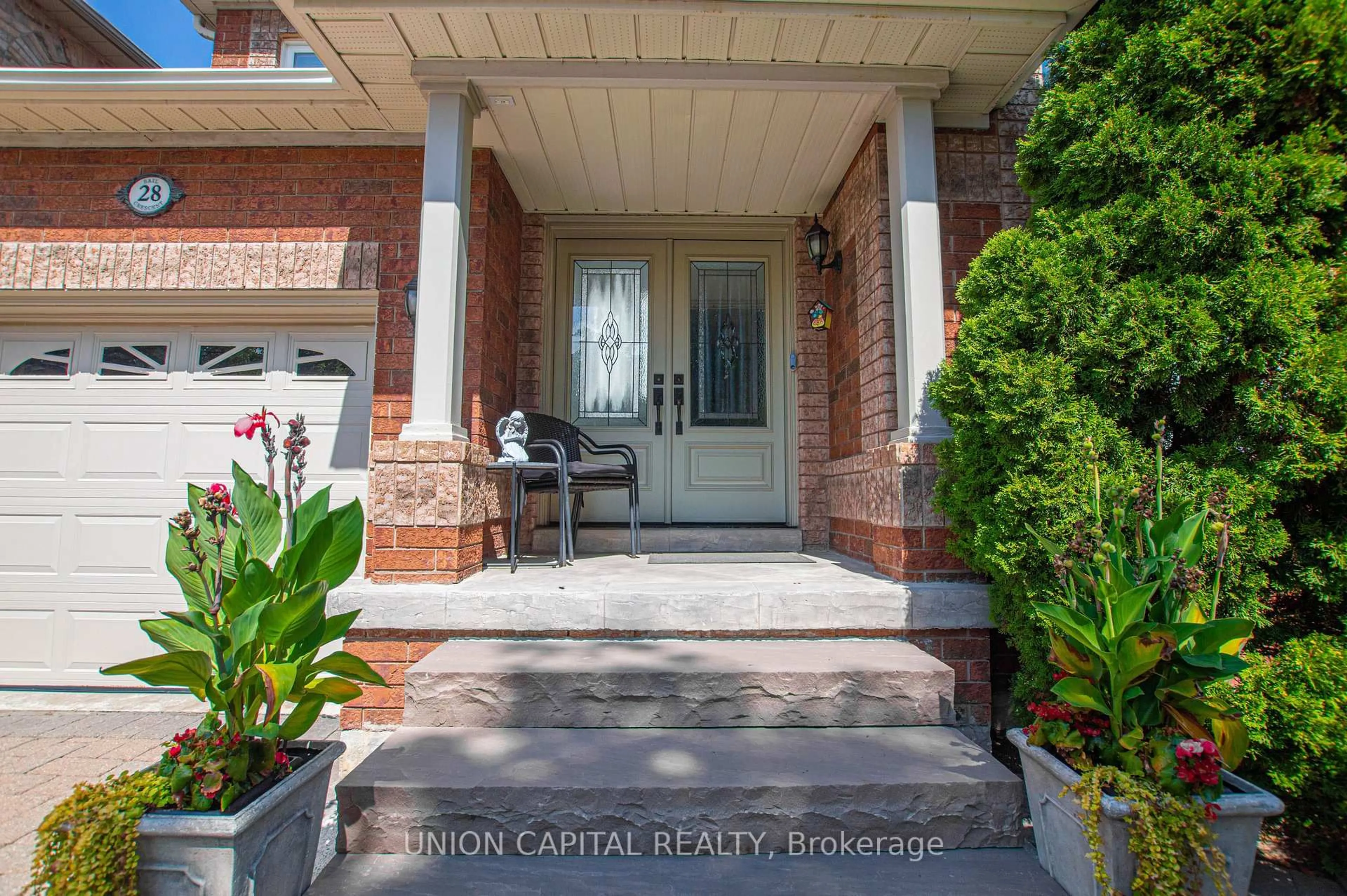Indoor entryway for 28 Sail Cres, Vaughan Ontario L6A 2Z2