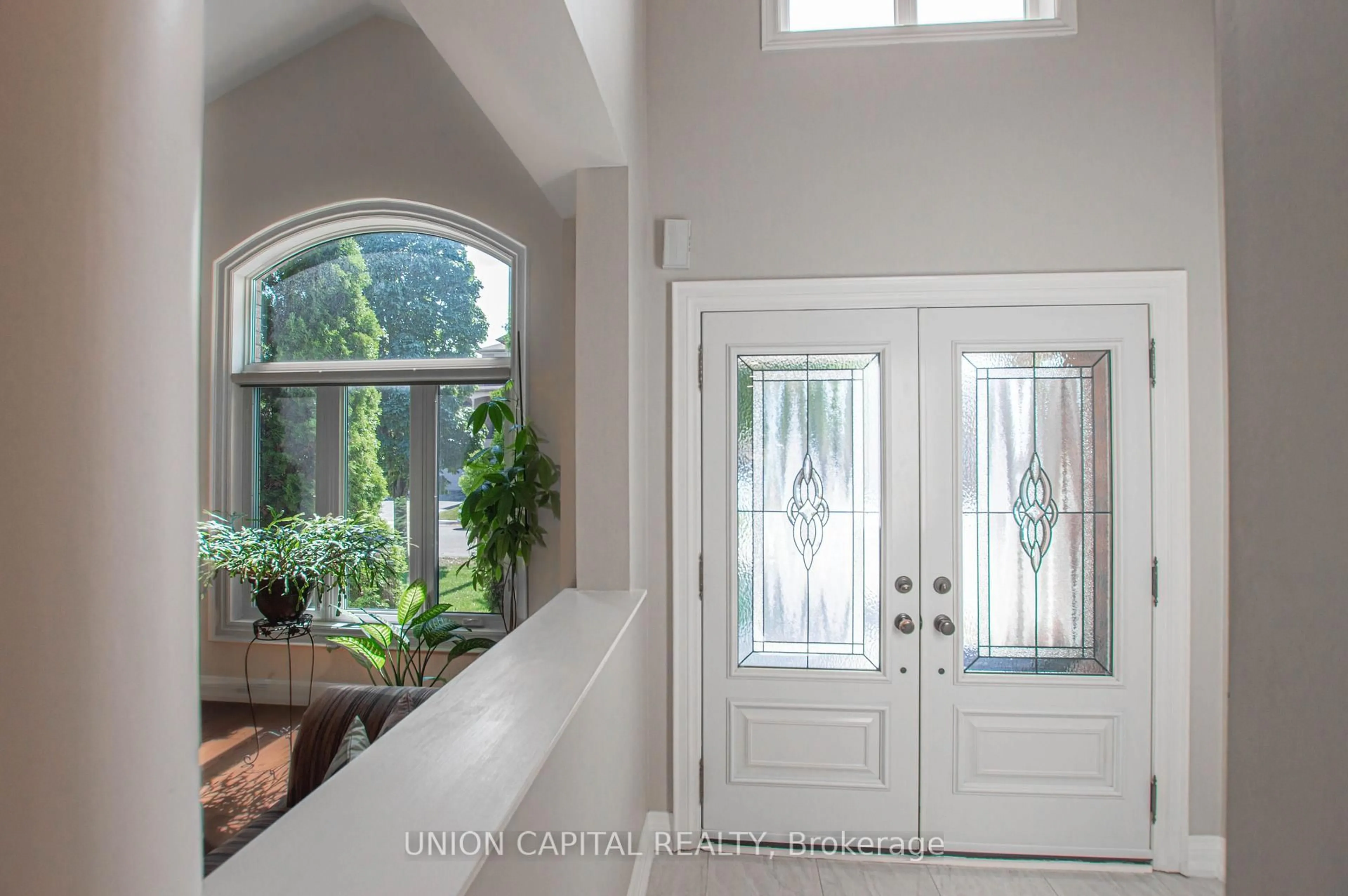 Indoor entryway for 28 Sail Cres, Vaughan Ontario L6A 2Z2