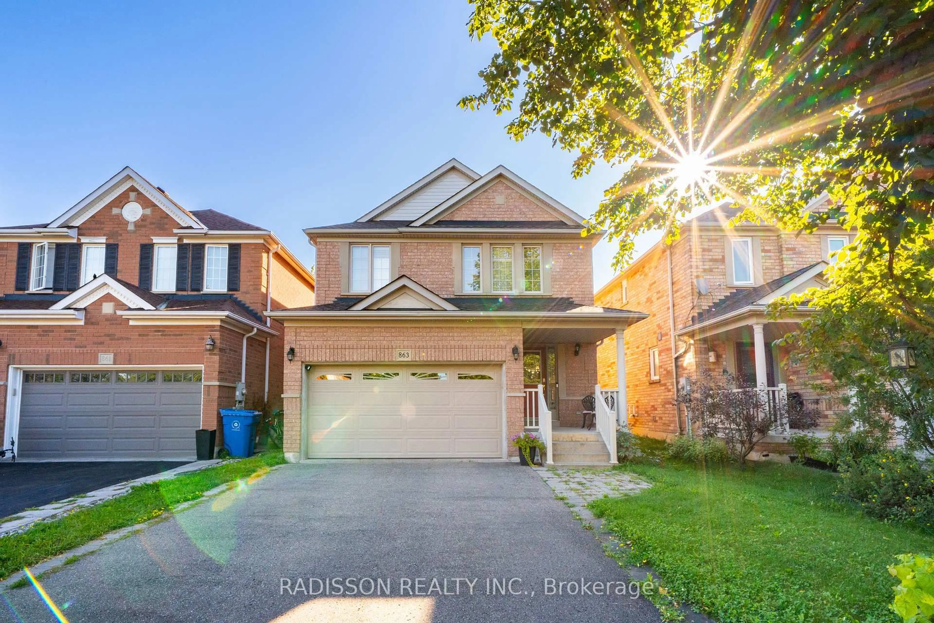 Unknown for 863 Oaktree Cres, Newmarket Ontario L3X 2Y7