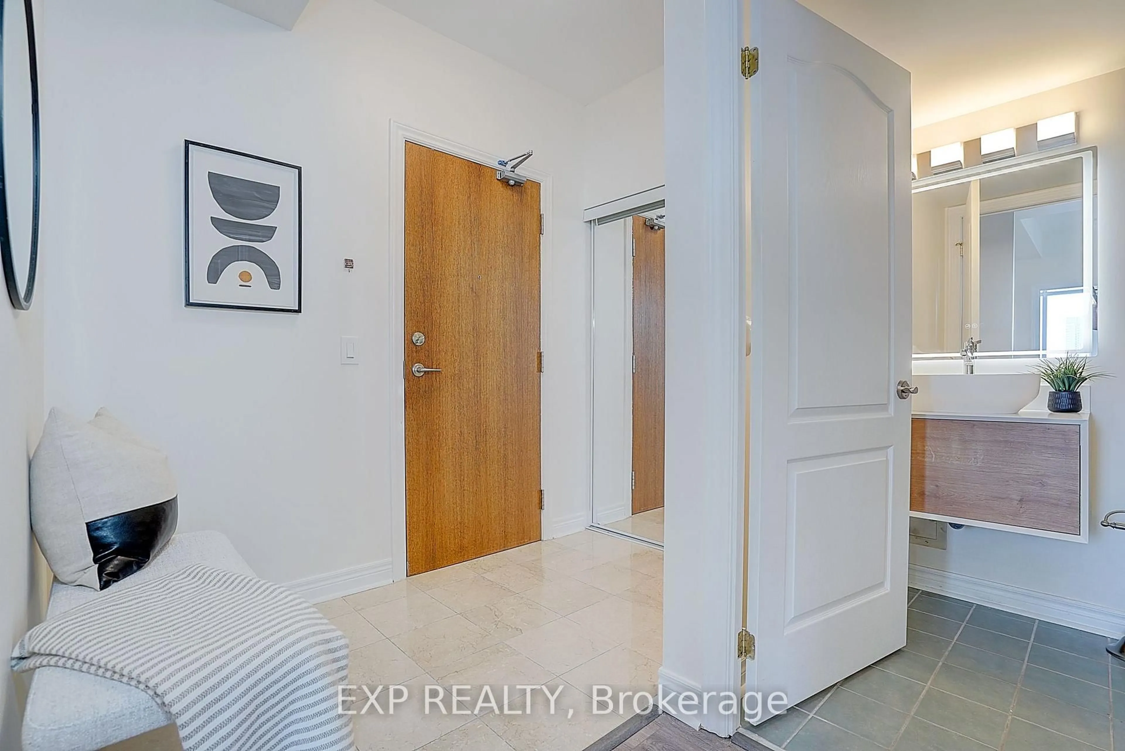 Indoor entryway for 60 Disera Dr #1404, Vaughan Ontario L4J 9G1