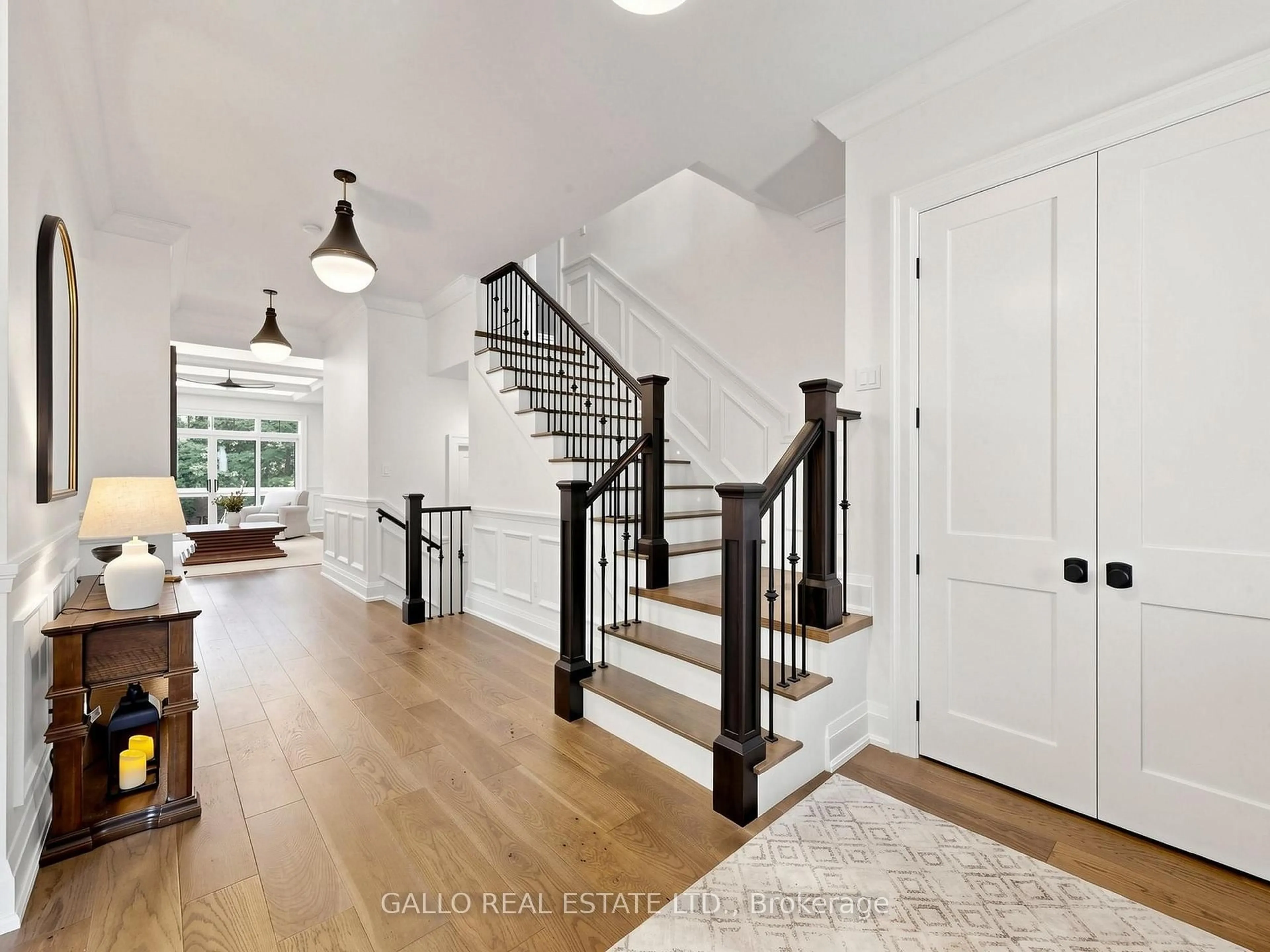Indoor entryway for 79 Albert St, Whitchurch-Stouffville Ontario L4A 1B2