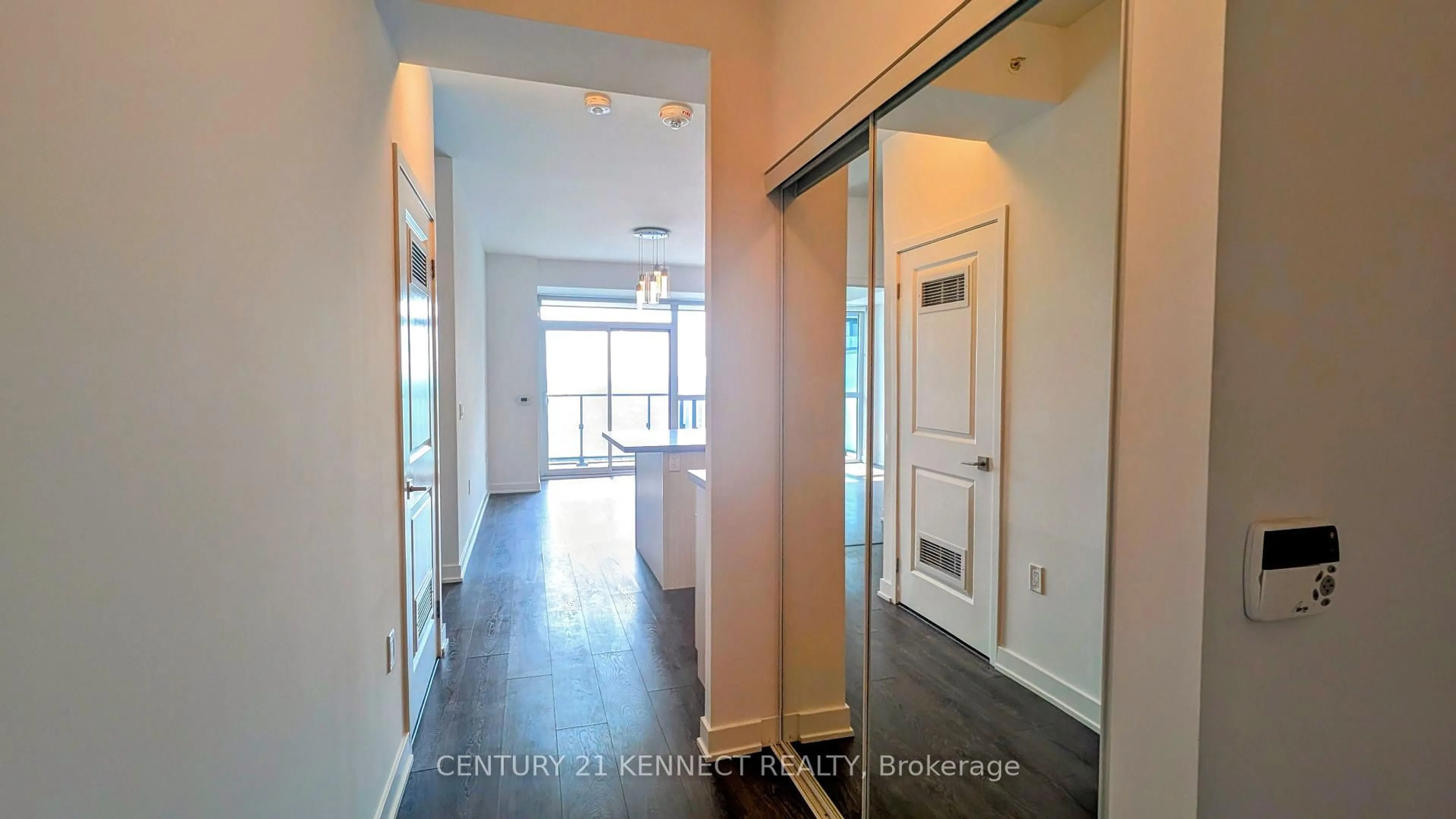 Indoor entryway for 75 Oneida Cres #Lph11, Richmond Hill Ontario L4B 0H3
