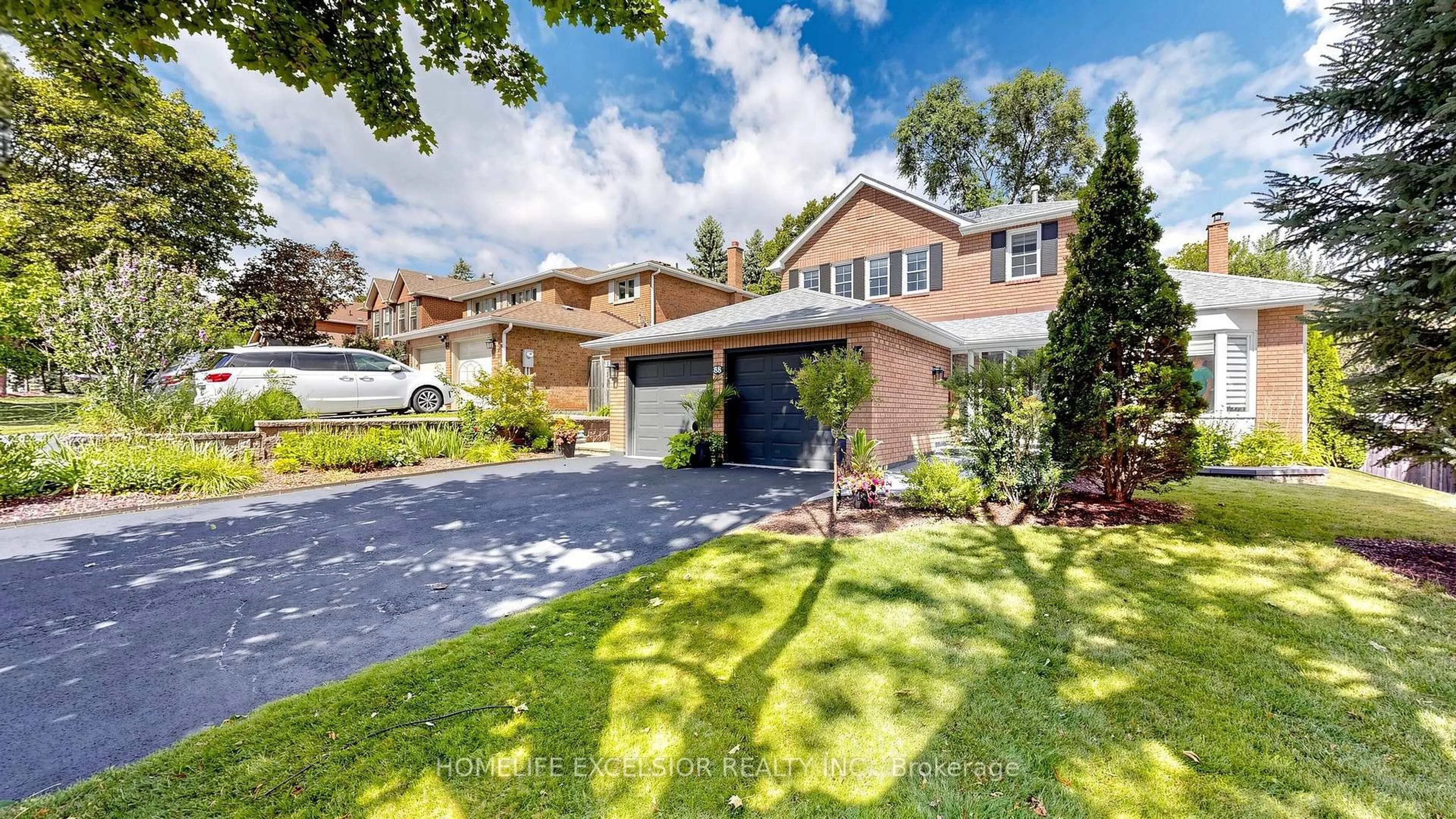 Home with brick exterior material, street for 88 Kemano Rd, Aurora Ontario L4G 2Y3