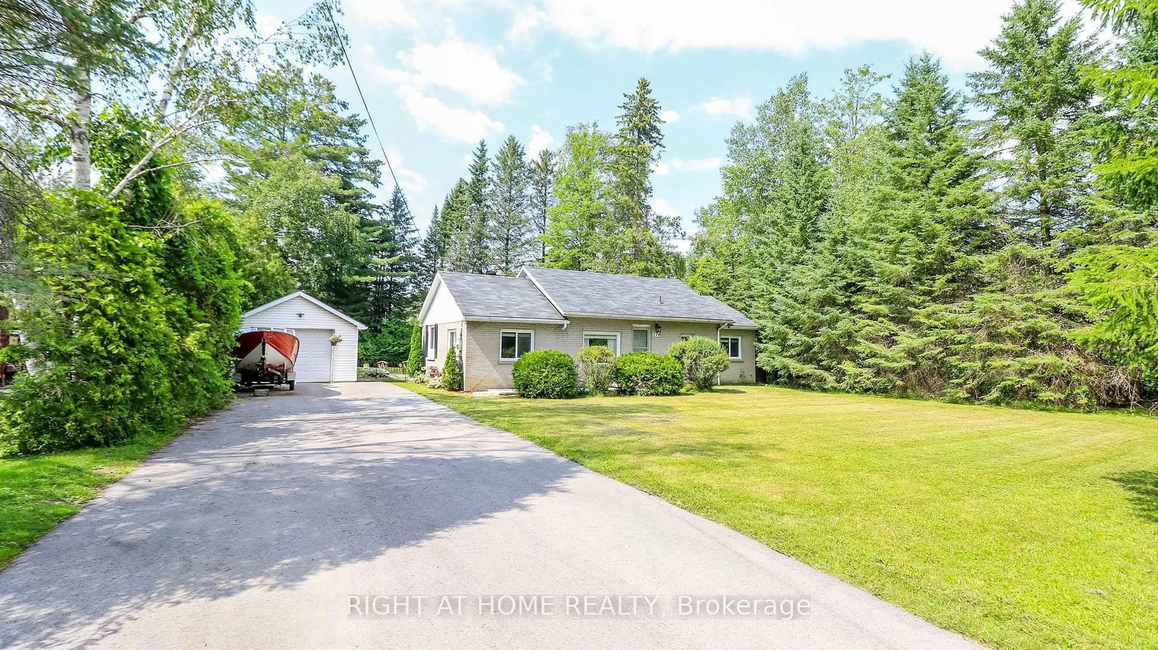 A pic from outside/outdoor area/front of a property/back of a property/a pic from drone, street for 774 James St, Innisfil Ontario L9S 2G6