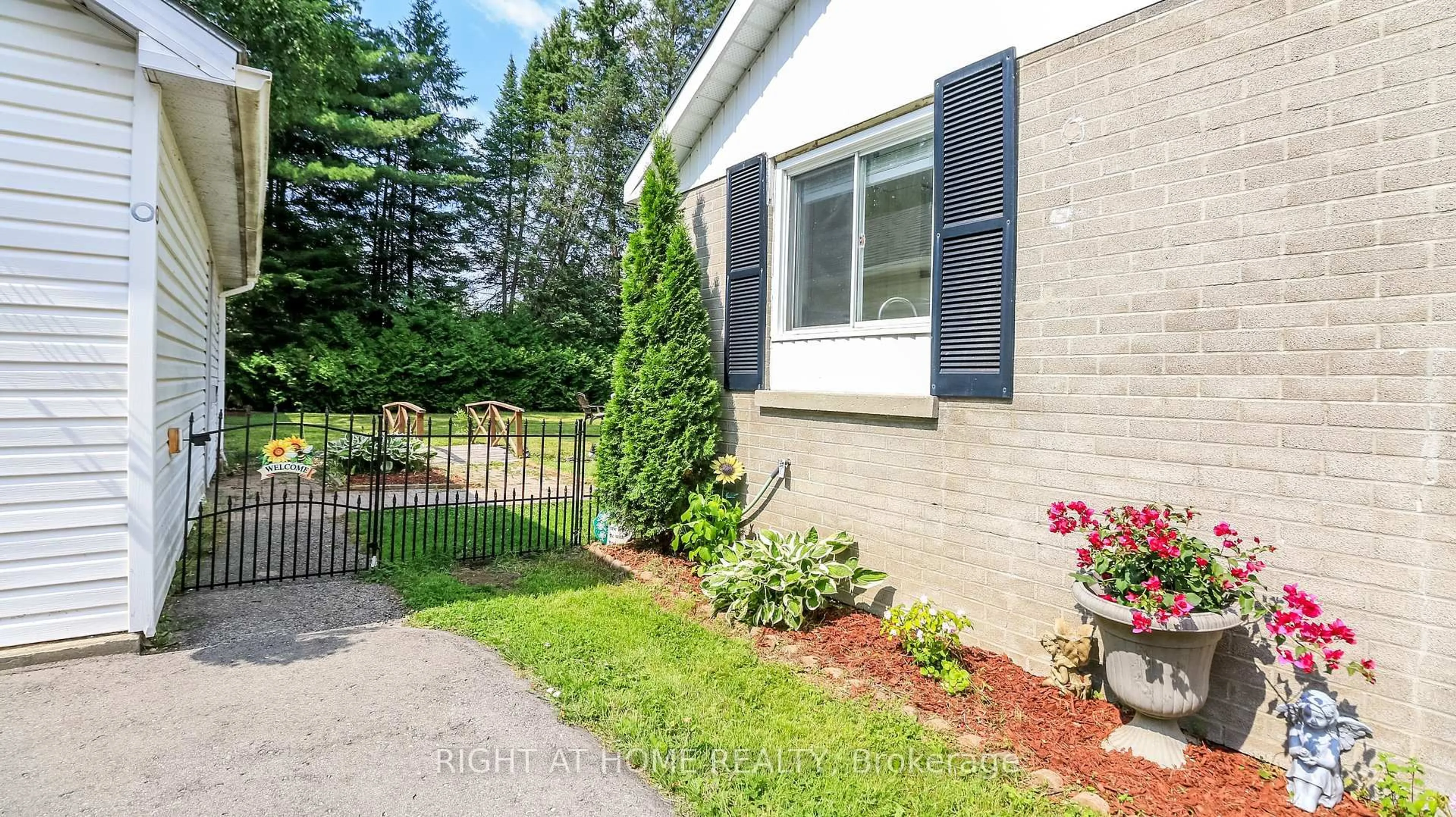 Unknown for 774 James St, Innisfil Ontario L9S 2G6