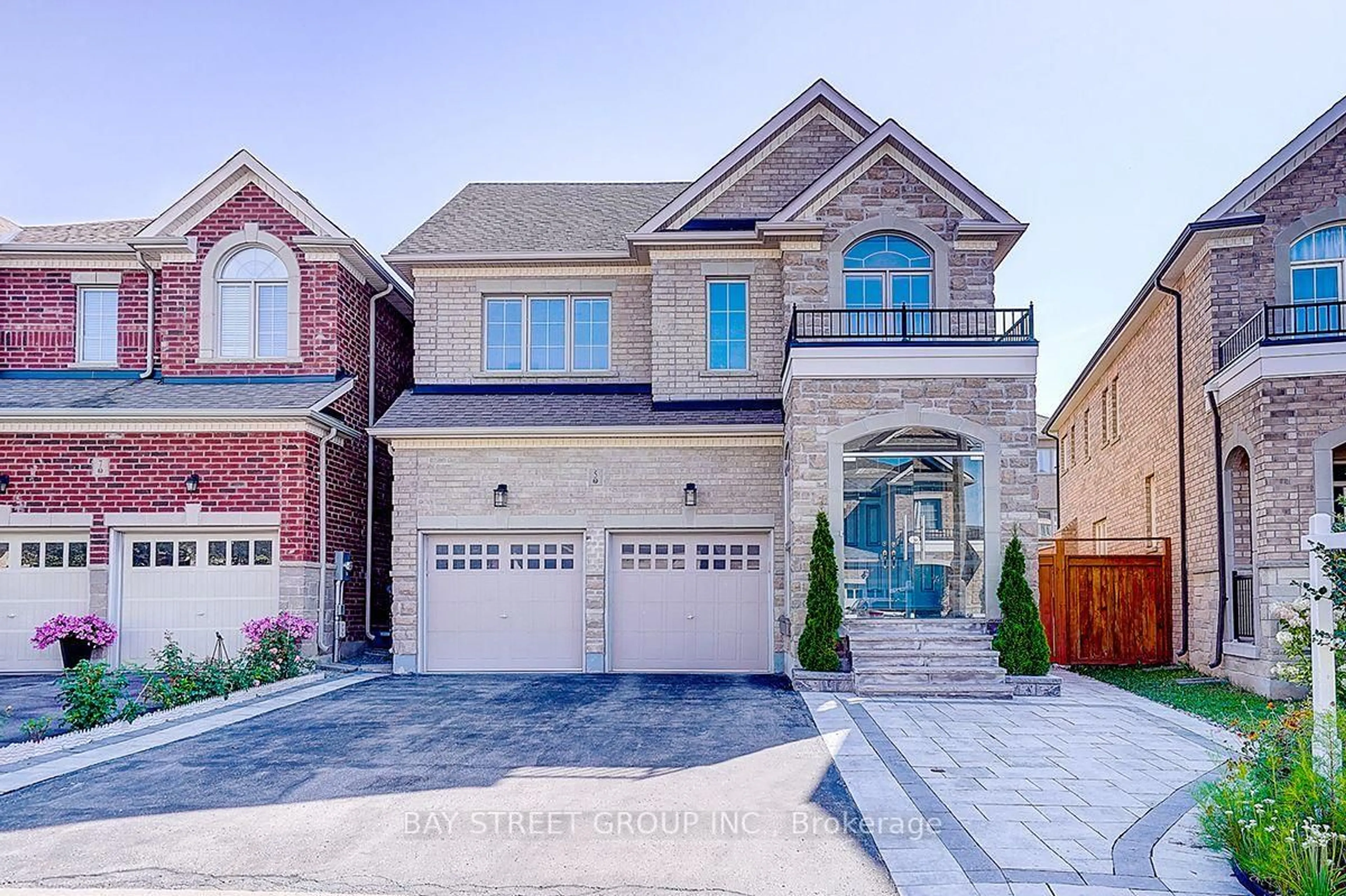Home with brick exterior material, street for 5 Blacksmith Tr, East Gwillimbury Ontario L9N 0R4
