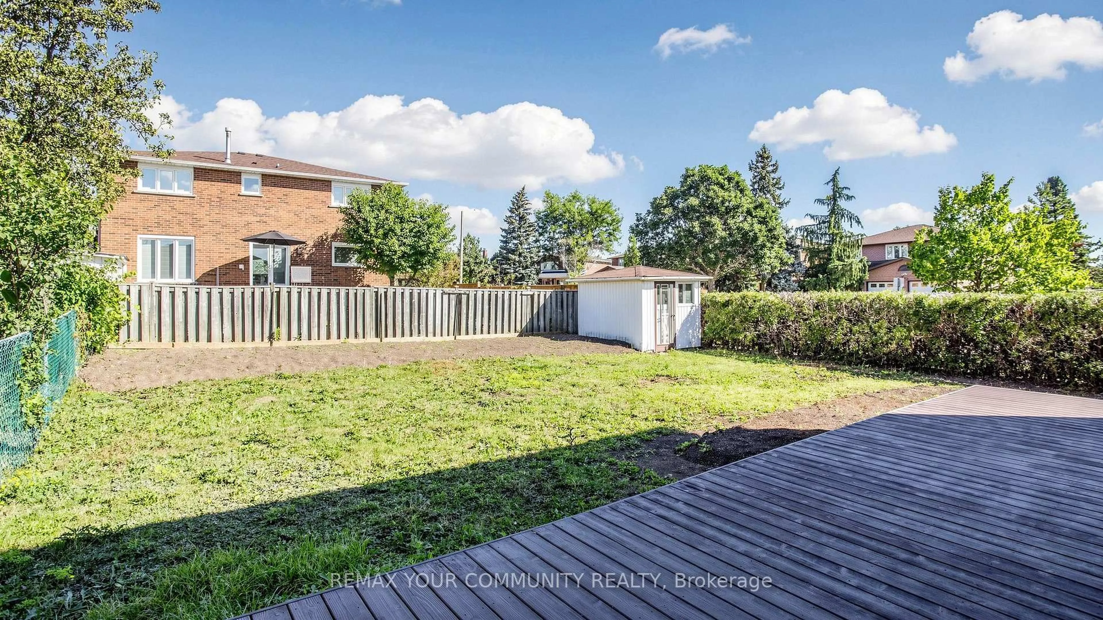 A pic from outside/outdoor area/front of a property/back of a property/a pic from drone, street for 2 Janus Pl, Vaughan Ontario L4L 3V1