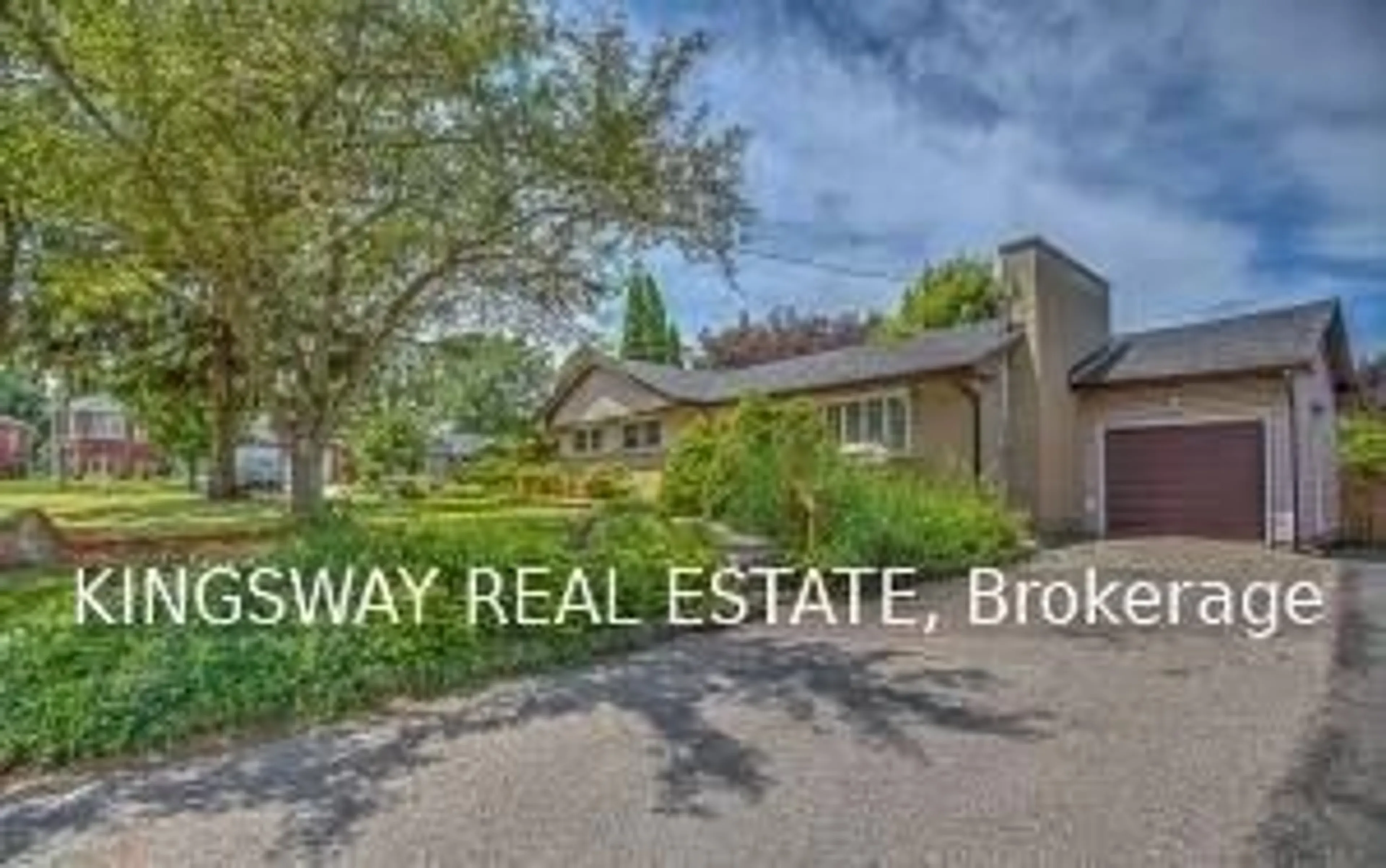 A pic from outside/outdoor area/front of a property/back of a property/a pic from drone, street for 49 Don Mor Dr, Newmarket Ontario L3Y 1G8