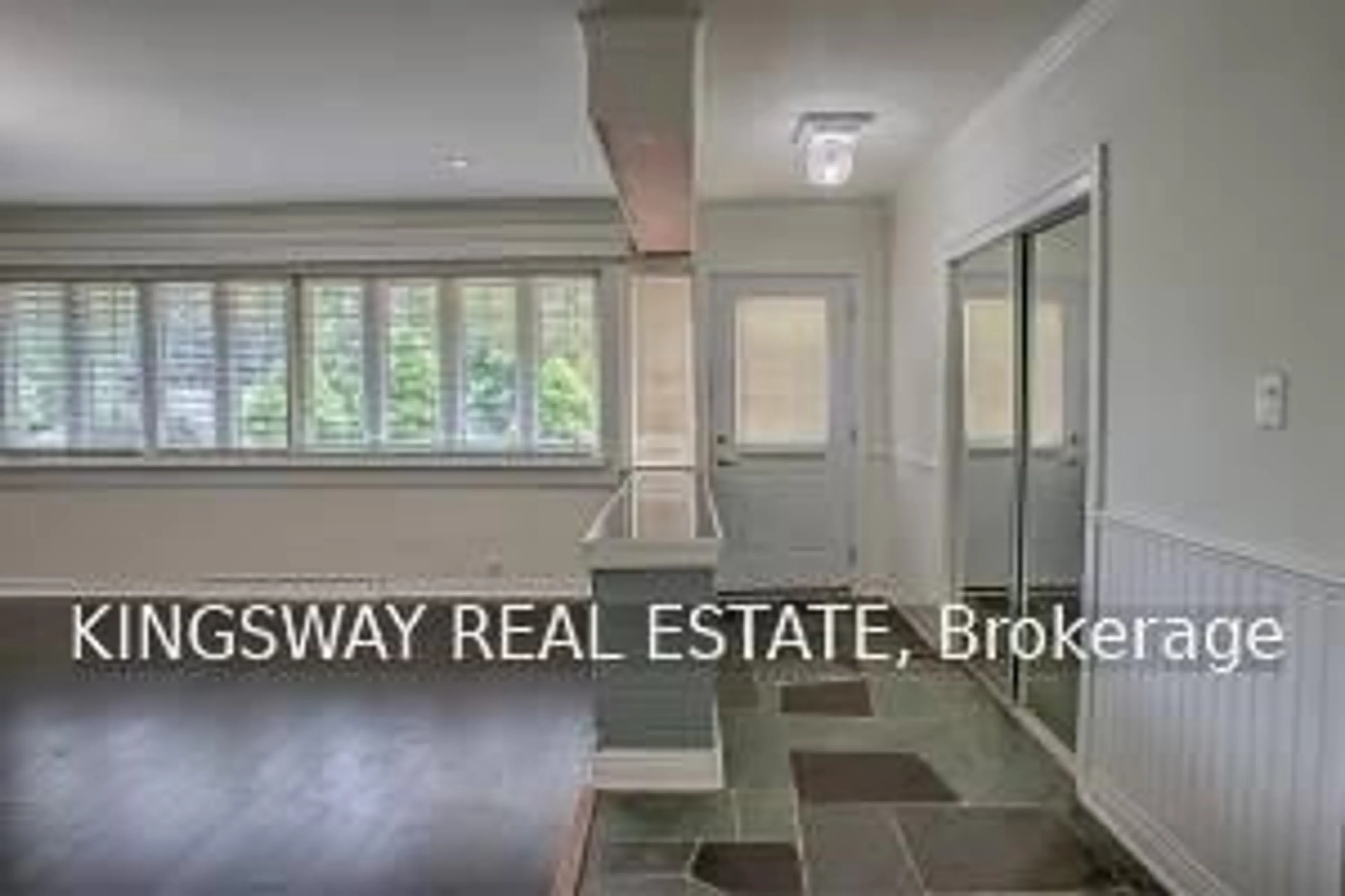 Indoor entryway for 49 Don Mor Dr, Newmarket Ontario L3Y 1G8