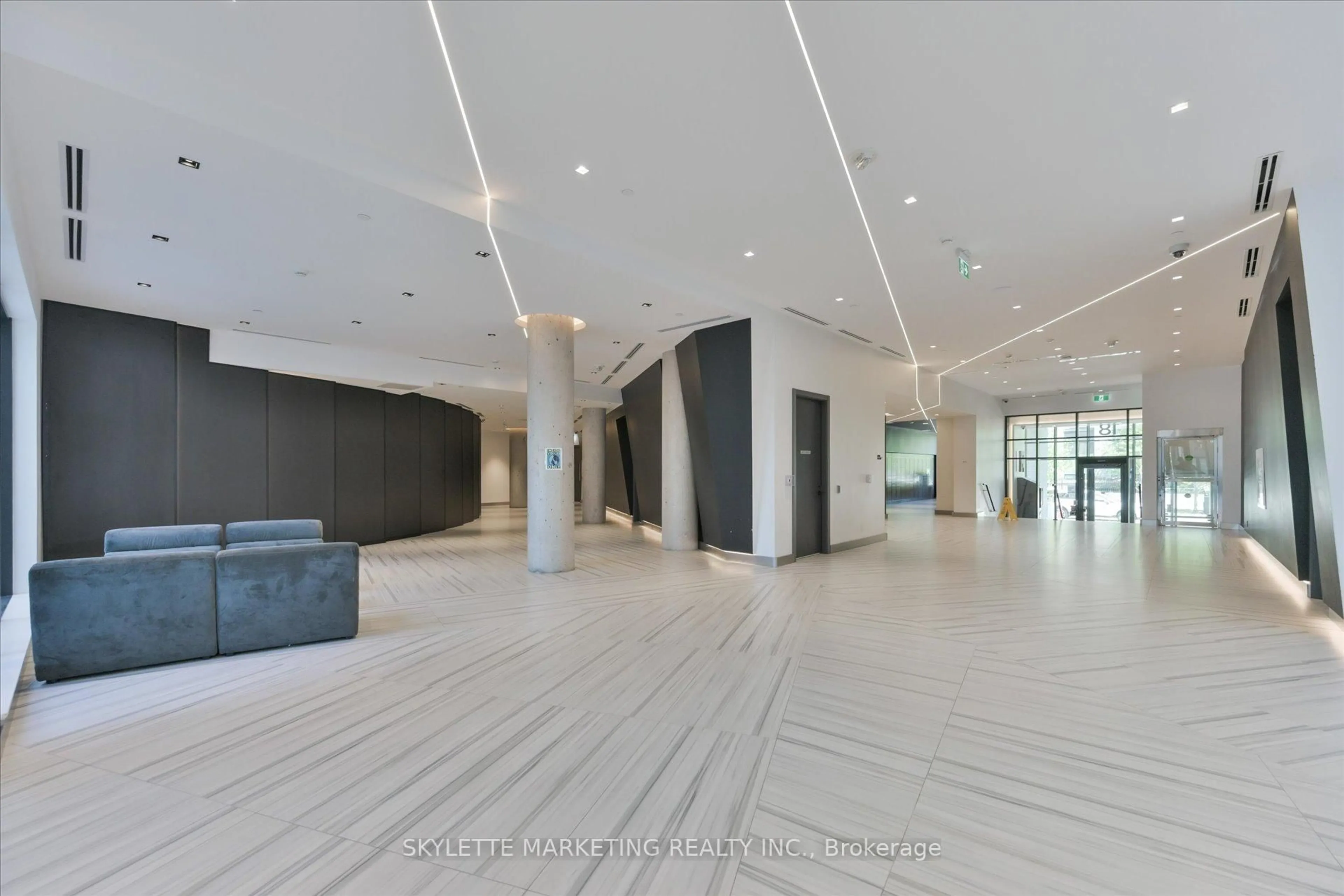 Indoor foyer for 18 WATER WALK Dr #PH02, Markham Ontario L3R 6L5