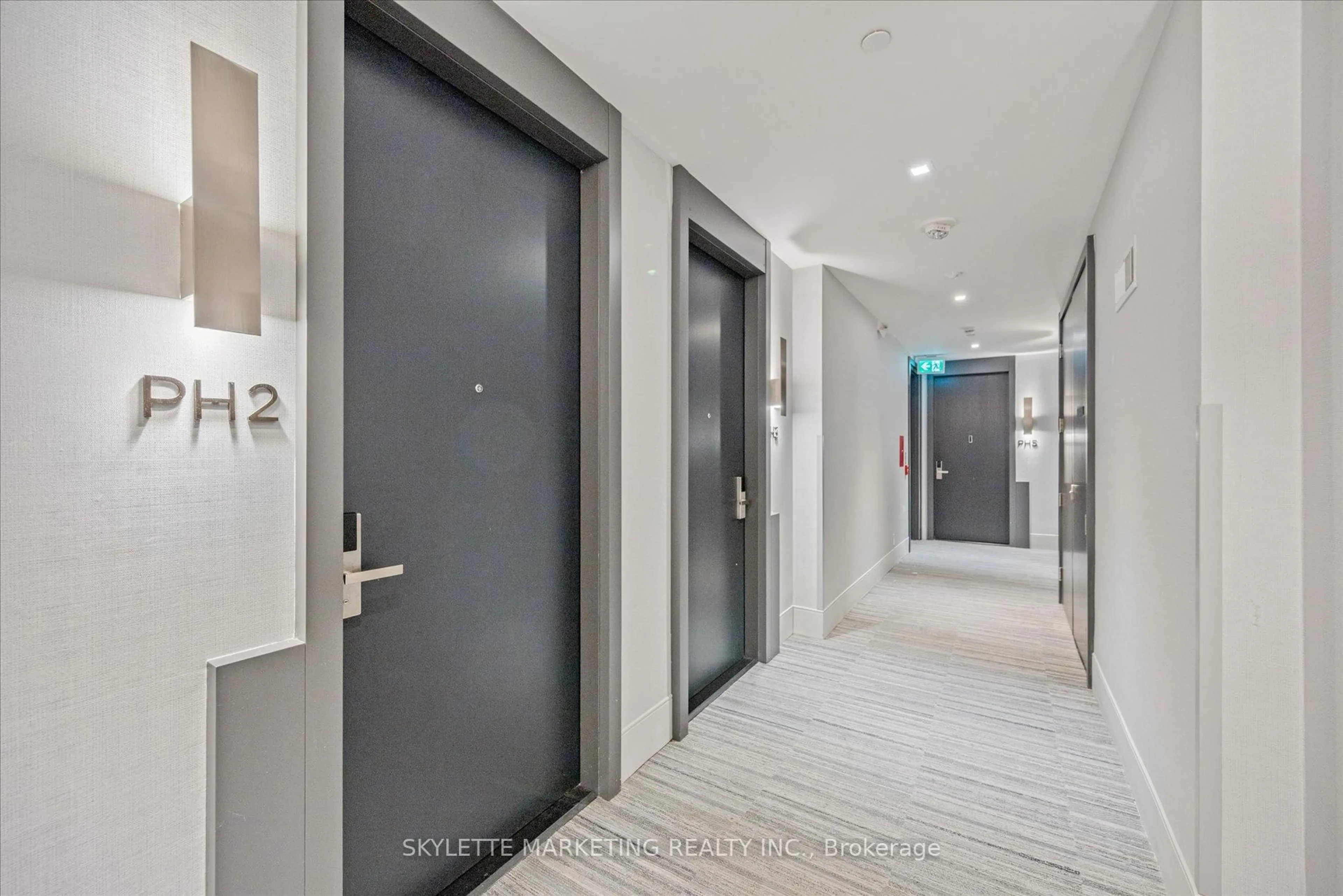 Indoor foyer for 18 WATER WALK Dr #PH02, Markham Ontario L3R 6L5