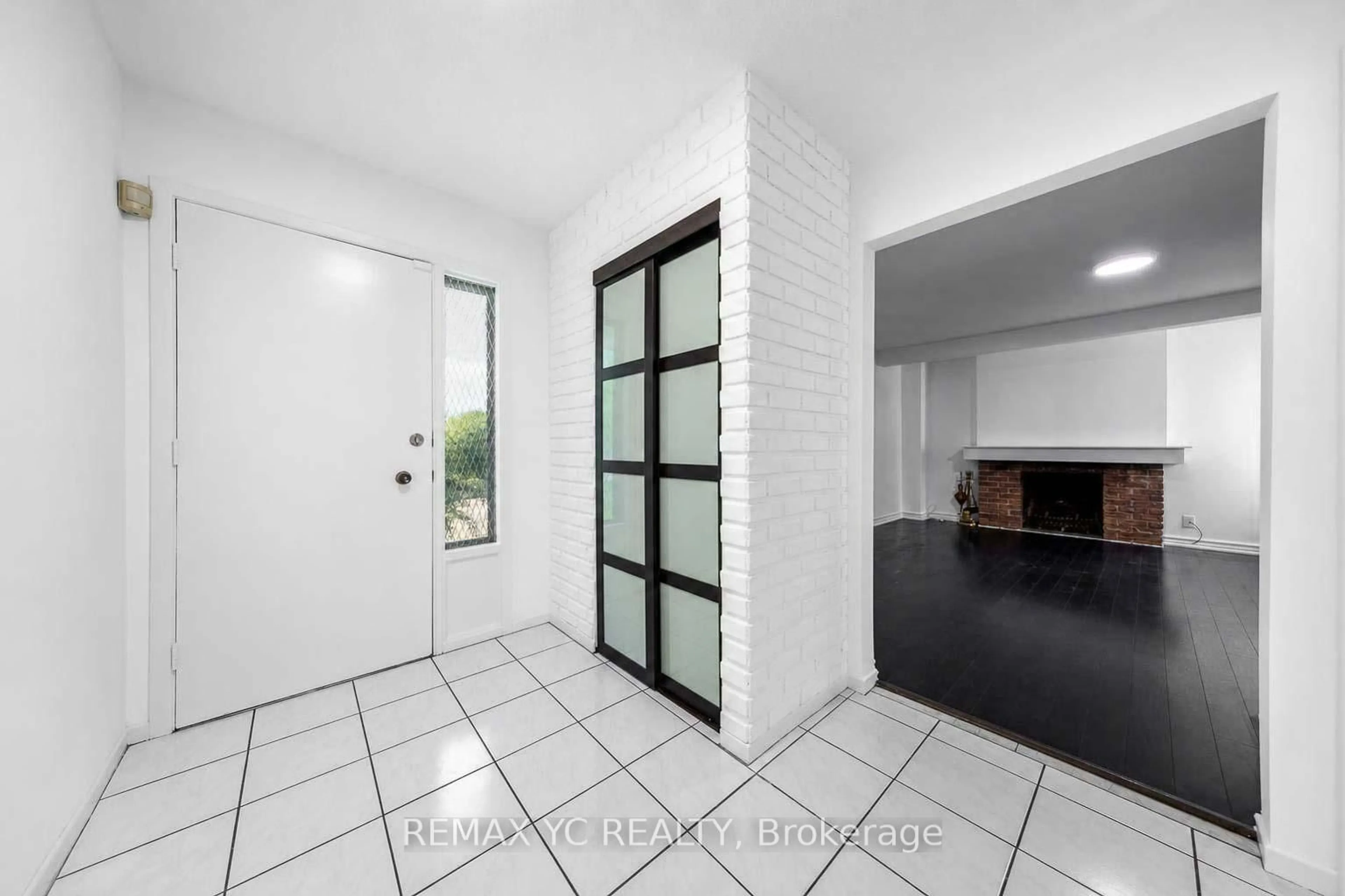 Indoor foyer for 35 Kitsilano Cres, Richmond Hill Ontario L4C 5A4