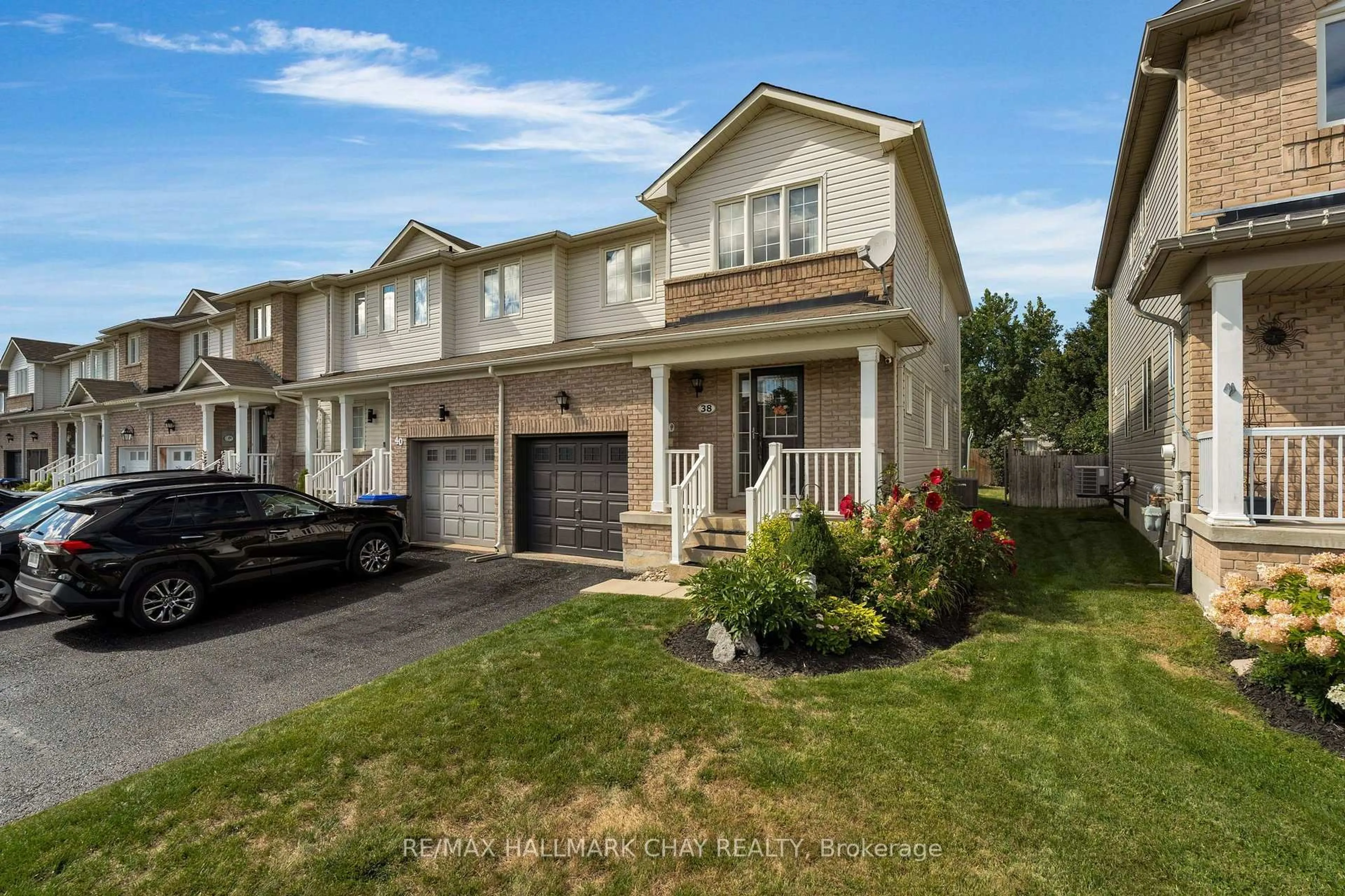 A pic from outside/outdoor area/front of a property/back of a property/a pic from drone, street for 38 Admiral Cres, Essa Ontario L3W 0E5