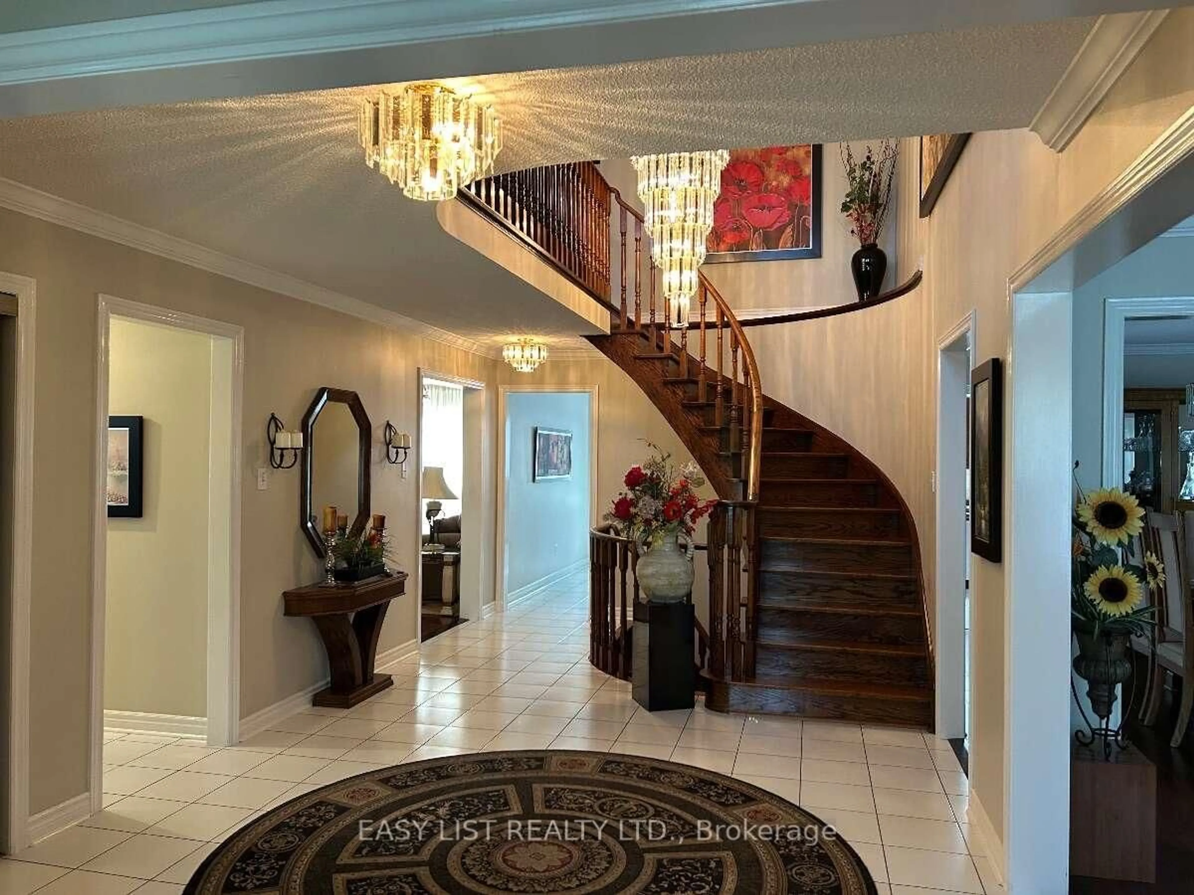 Indoor foyer for 14 Gas Light Cres, Vaughan Ontario L4L 8E8