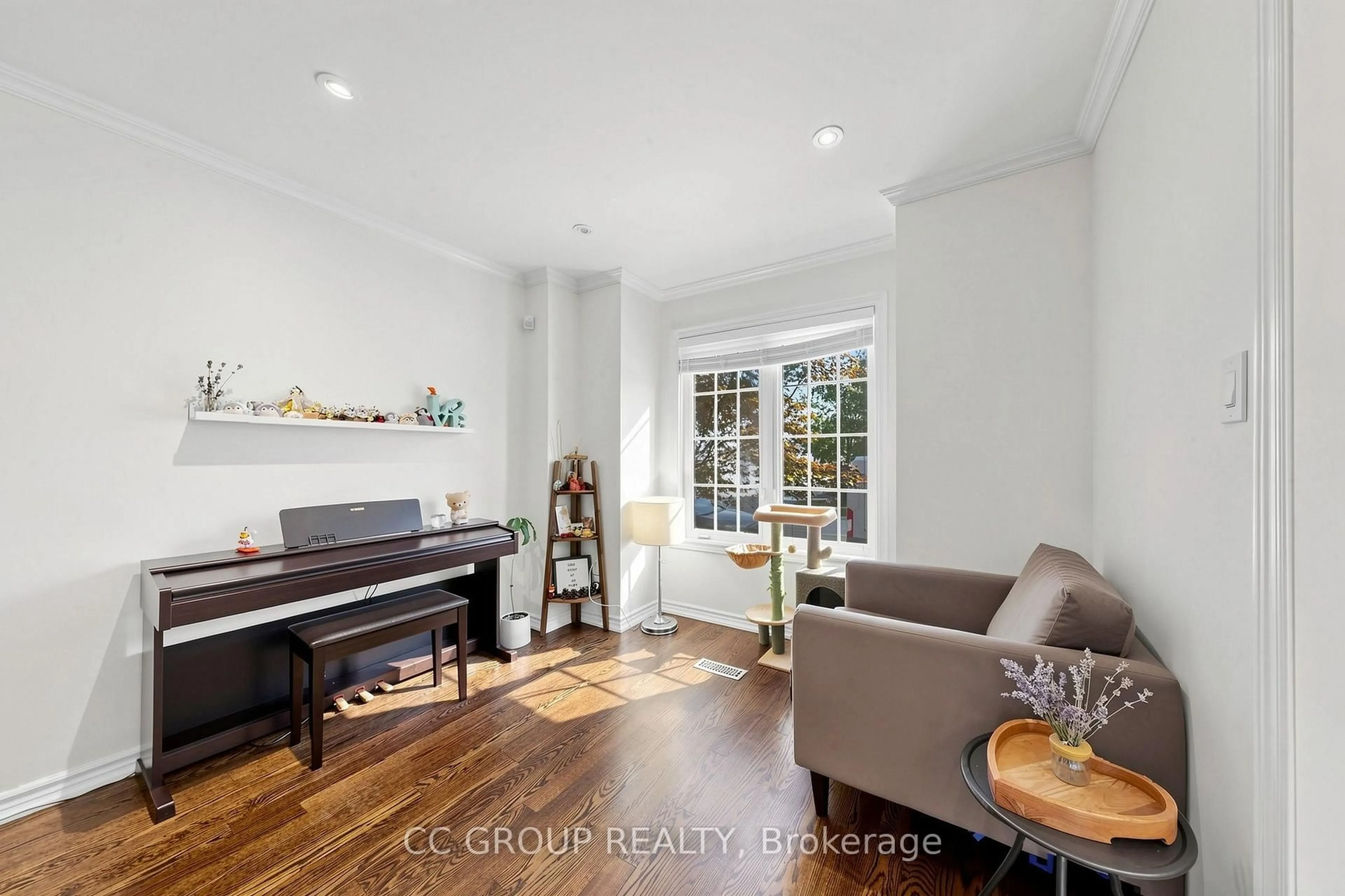 Living room with furniture, wood/laminate floor for 34 Glendennan Ave, Markham Ontario L6B 1C7