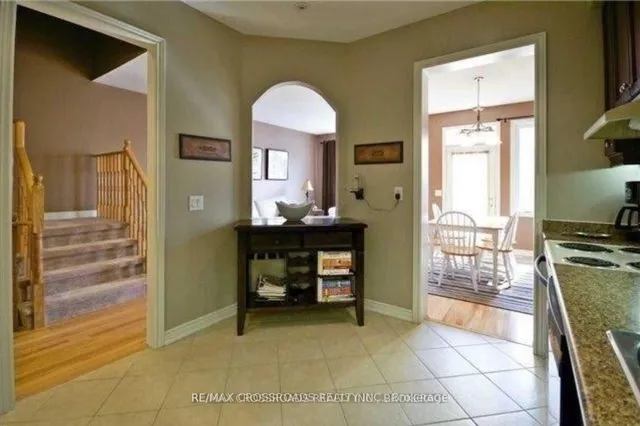 95 Thatcher Cres, Newmarket 5