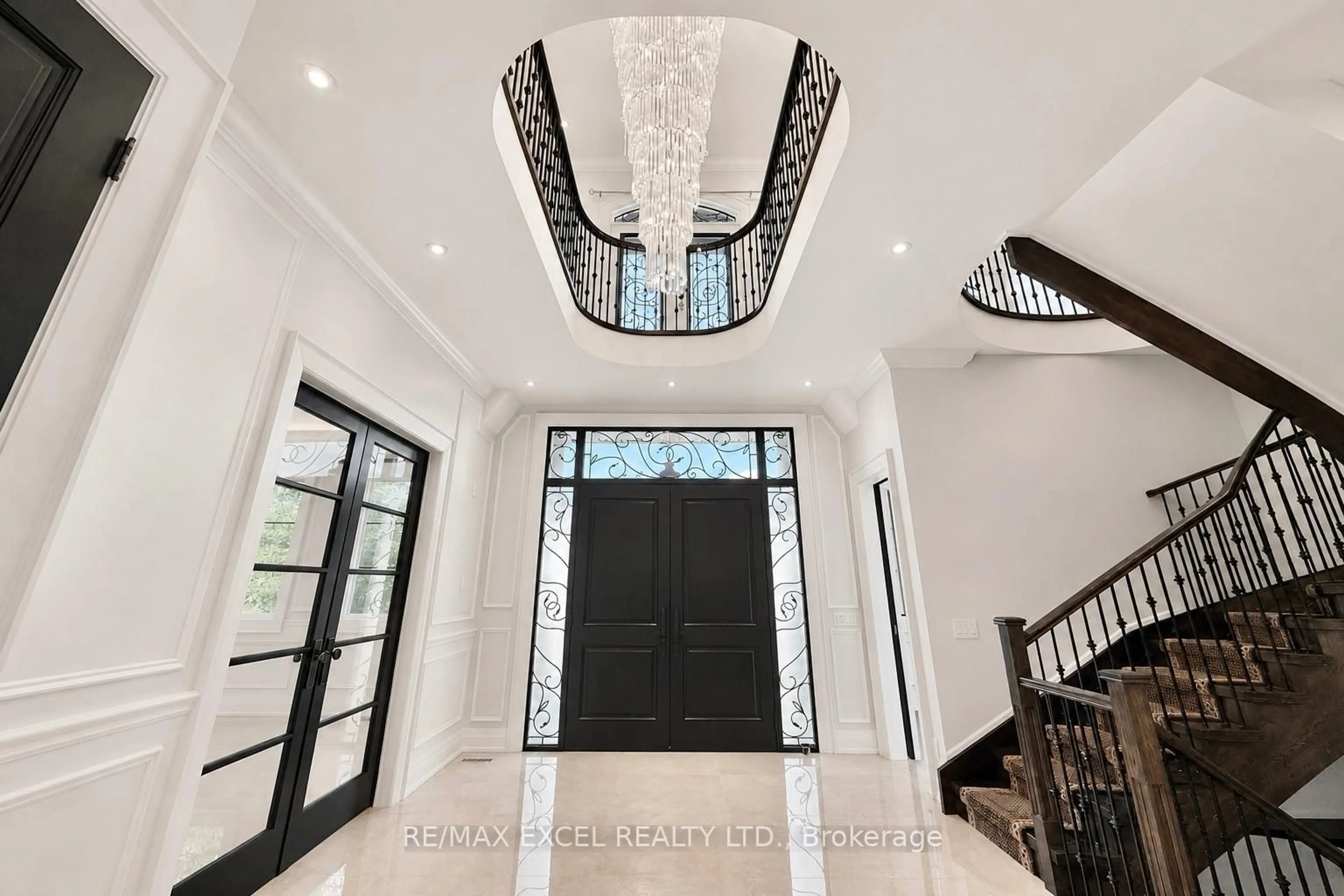 Indoor foyer for 19 Blyth St, Richmond Hill Ontario L4E 2Y2