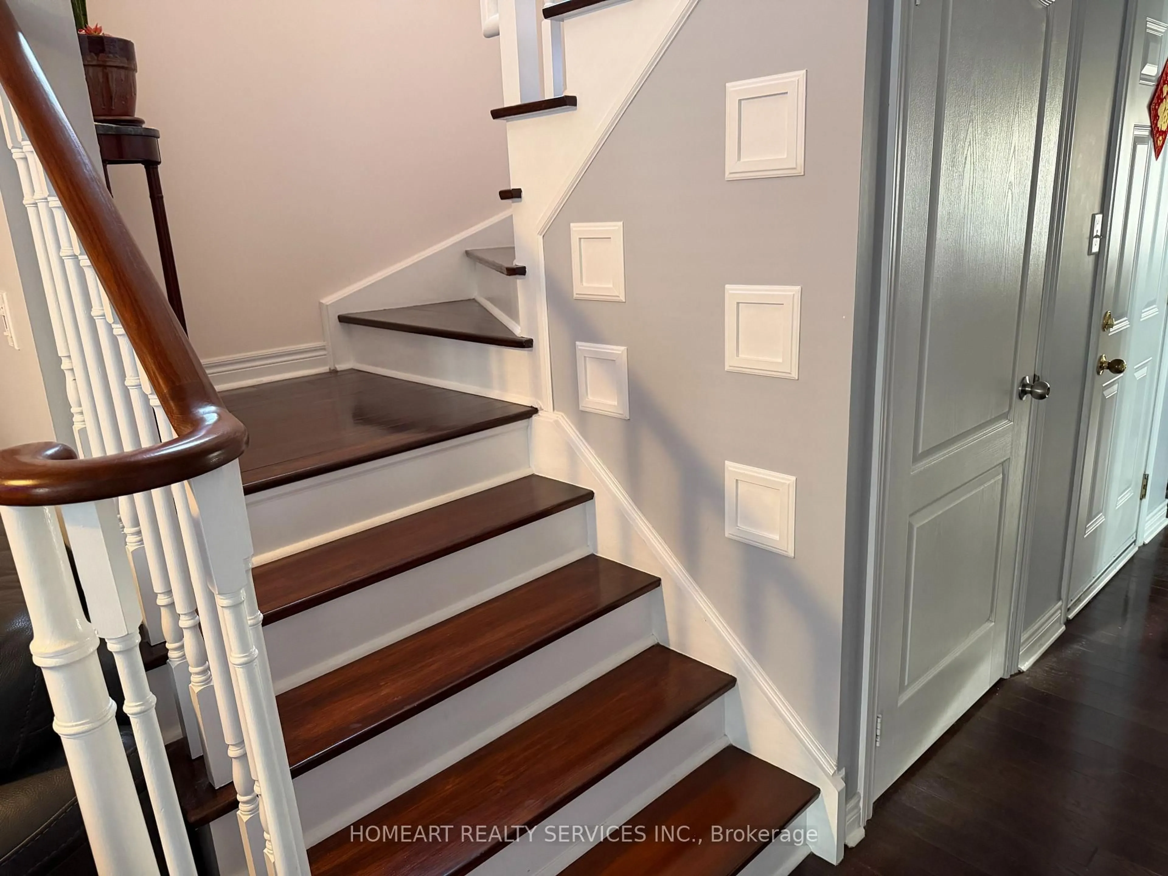 Stairs for 46 Firbank Lane, Whitchurch-Stouffville Ontario L4A 0K9