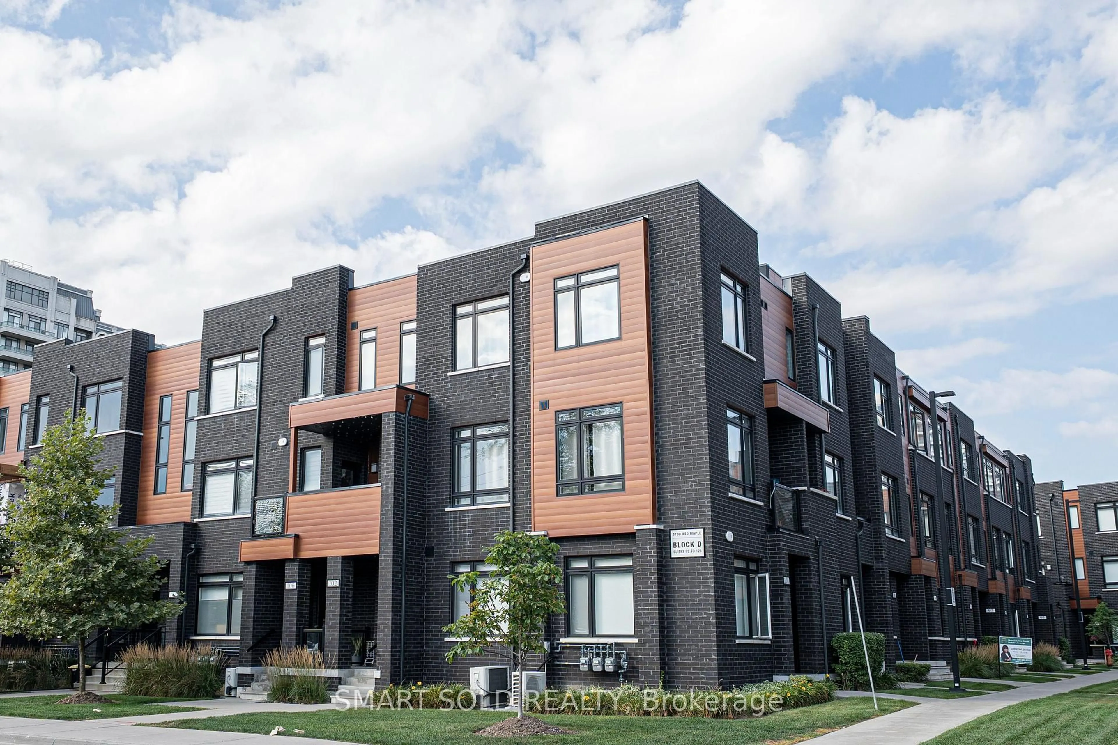 Home with brick exterior material, building for 370D Red Maple Rd #105, Richmond Hill Ontario L4C 5T4