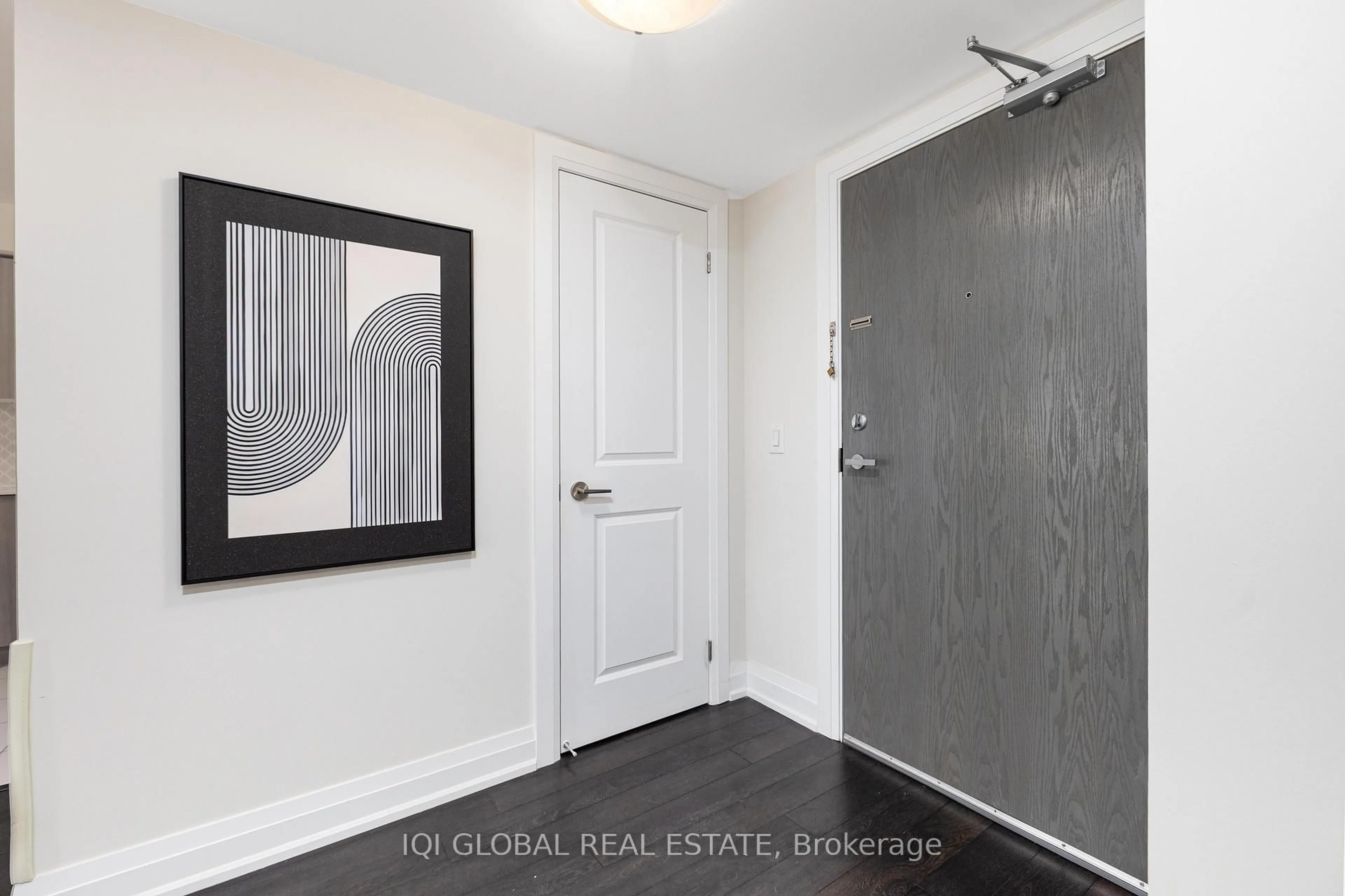 Indoor entryway for 481 Rupert Ave #2205, Whitchurch-Stouffville Ontario L4A 1Y7