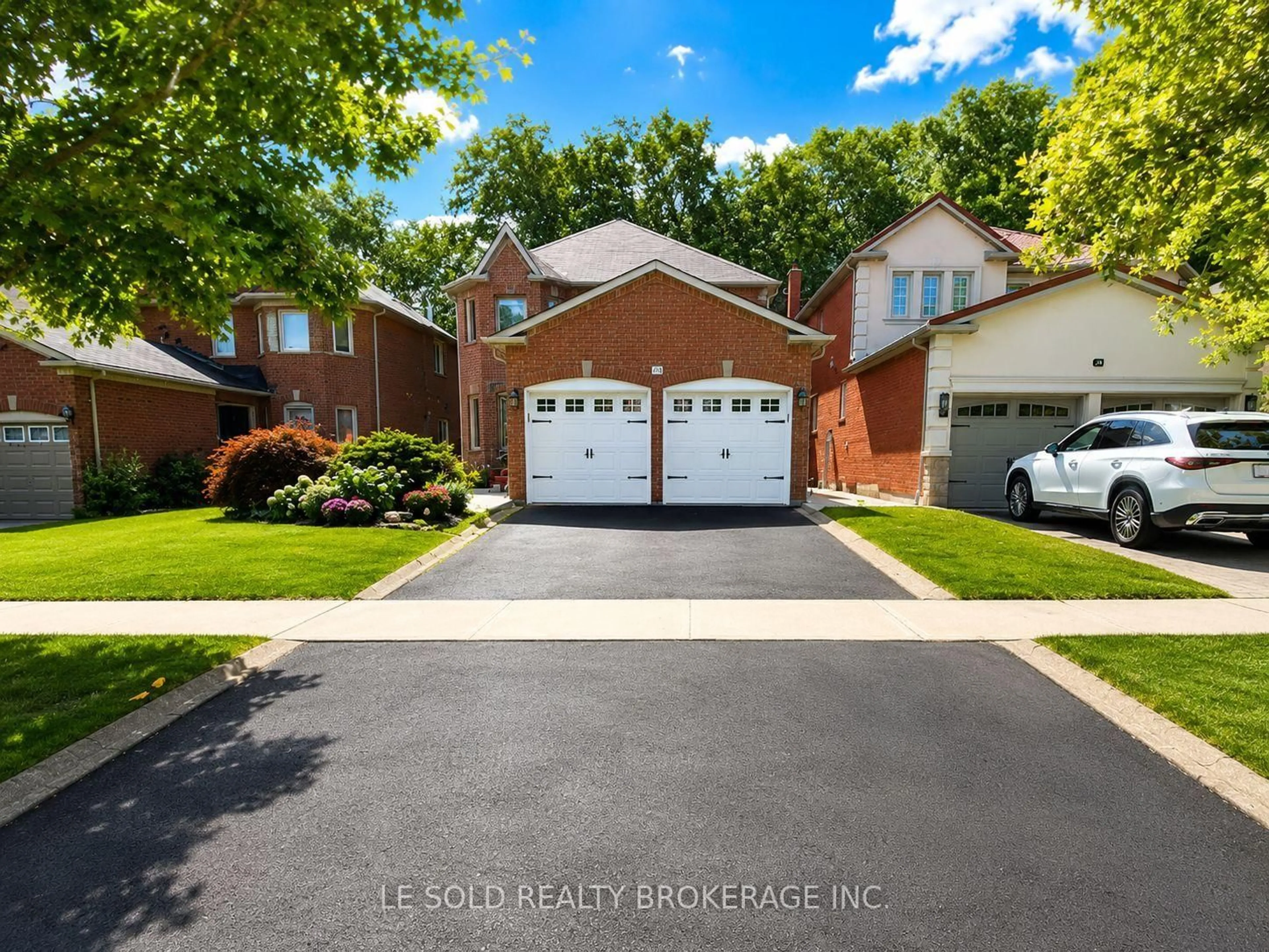 Home with brick exterior material, street for 76 Larratt Lane, Richmond Hill Ontario L4C 0E2