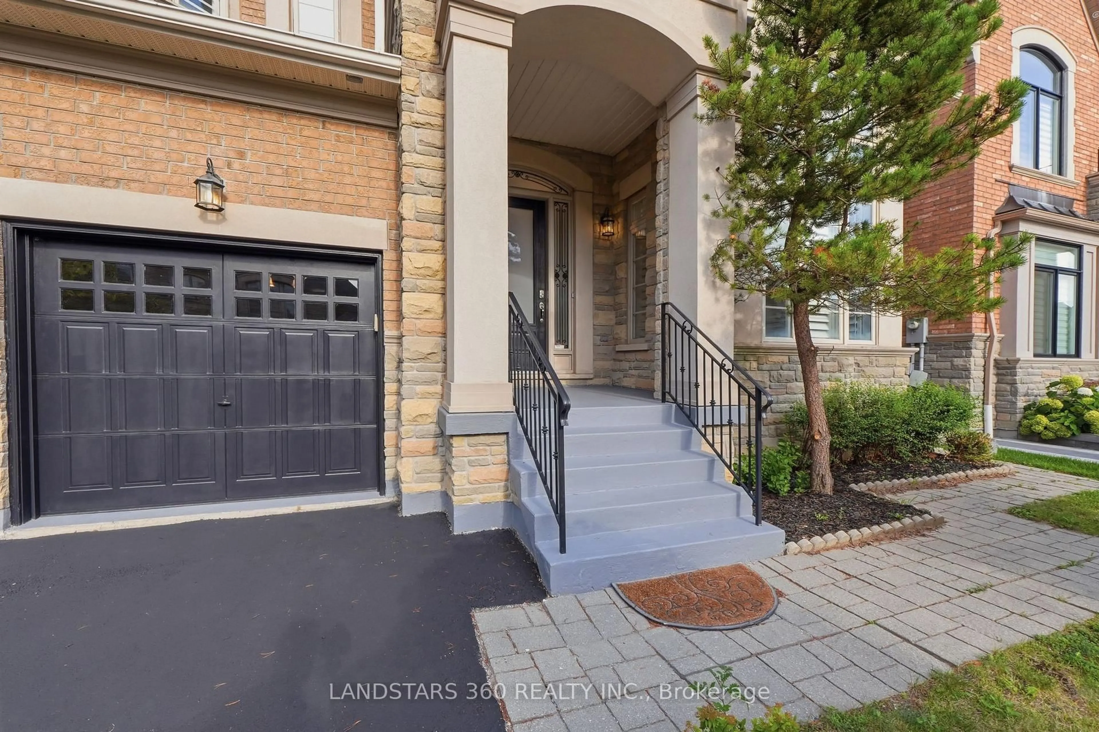 Home with brick exterior material, street for 89 Hailsham Crt, Vaughan Ontario L4H 3N8