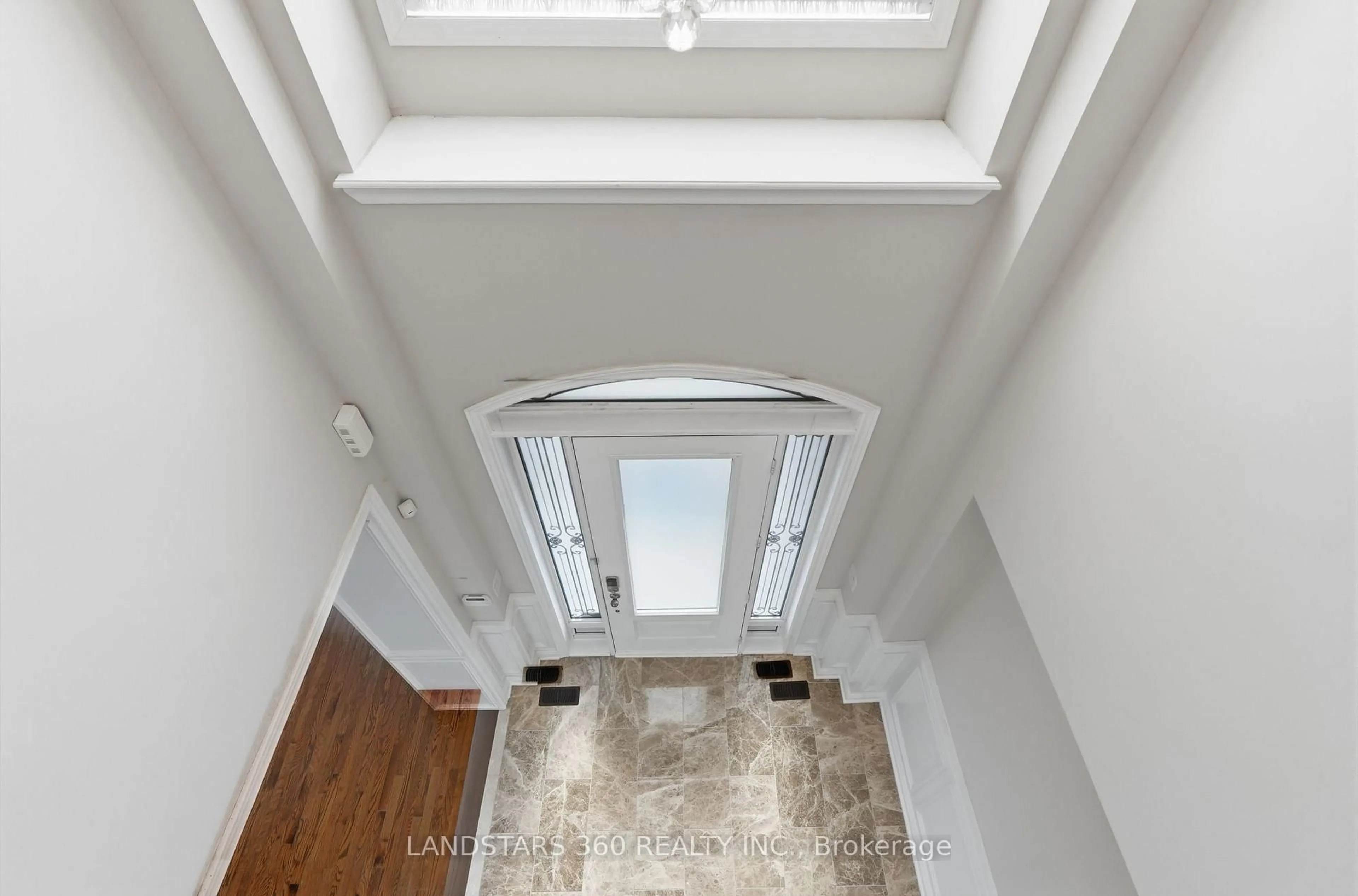 Indoor entryway for 89 Hailsham Crt, Vaughan Ontario L4H 3N8