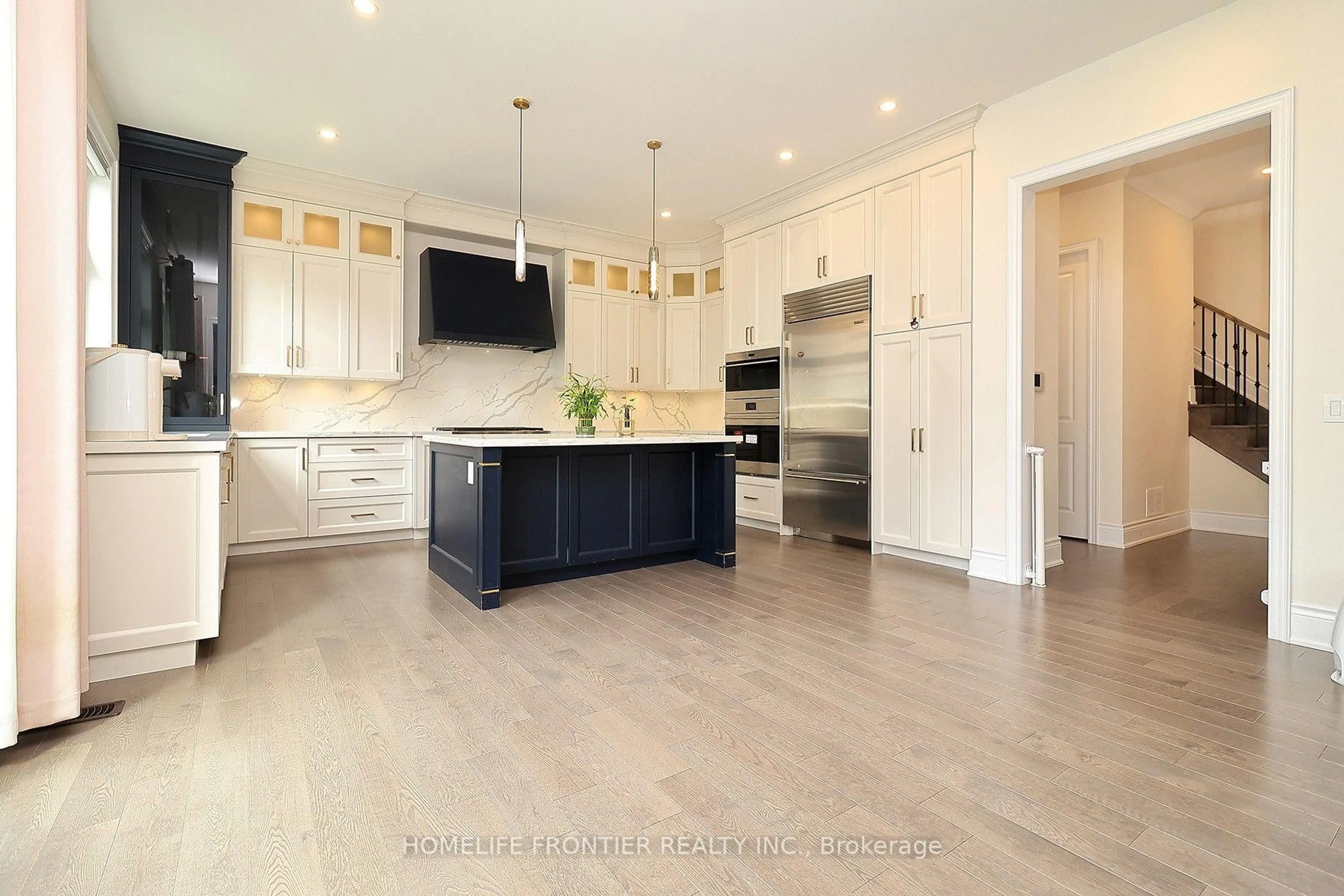 Open concept kitchen, unknown for 8 Planet St, Richmond Hill Ontario L4C 4V8