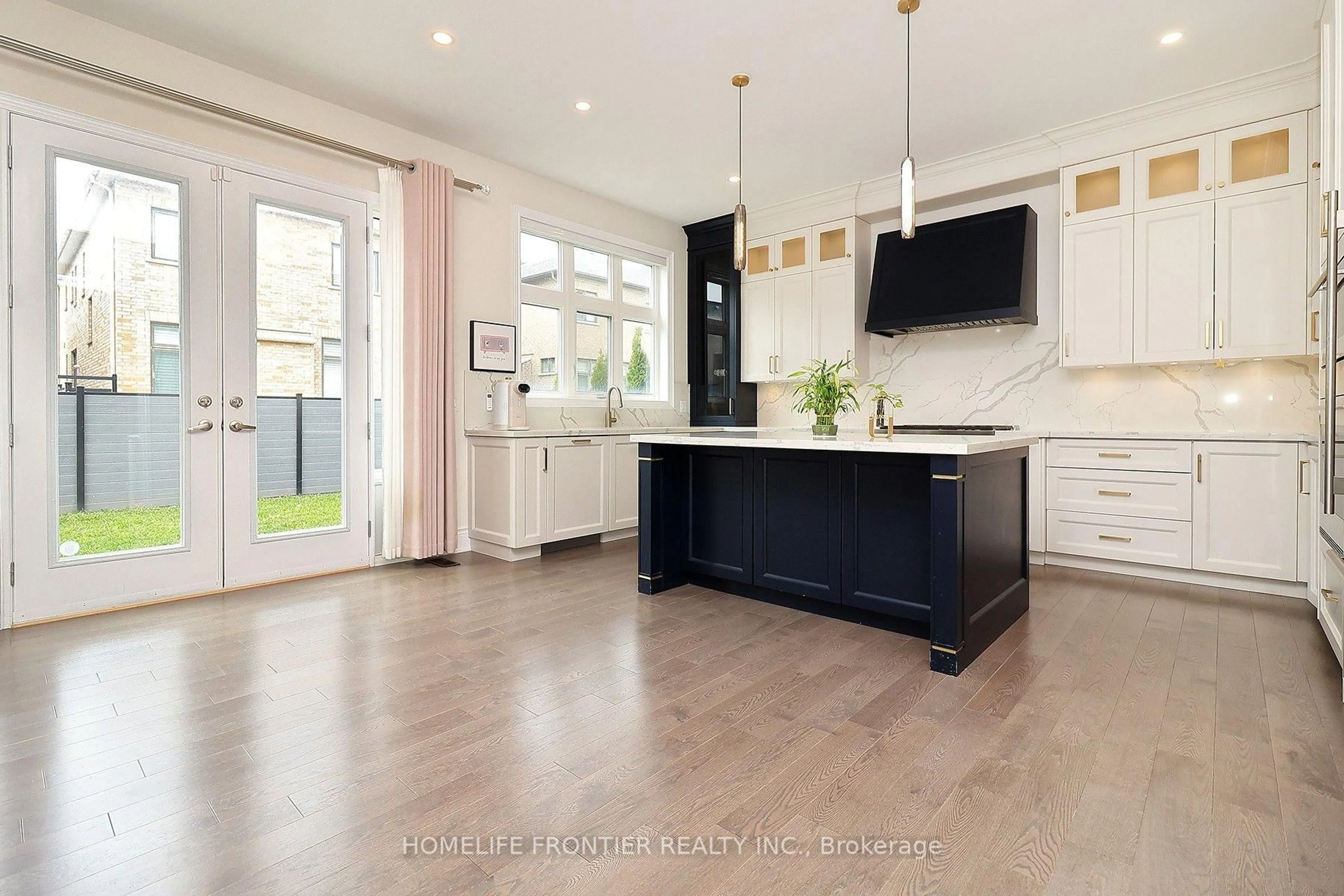 Open concept kitchen, unknown for 8 Planet St, Richmond Hill Ontario L4C 4V8