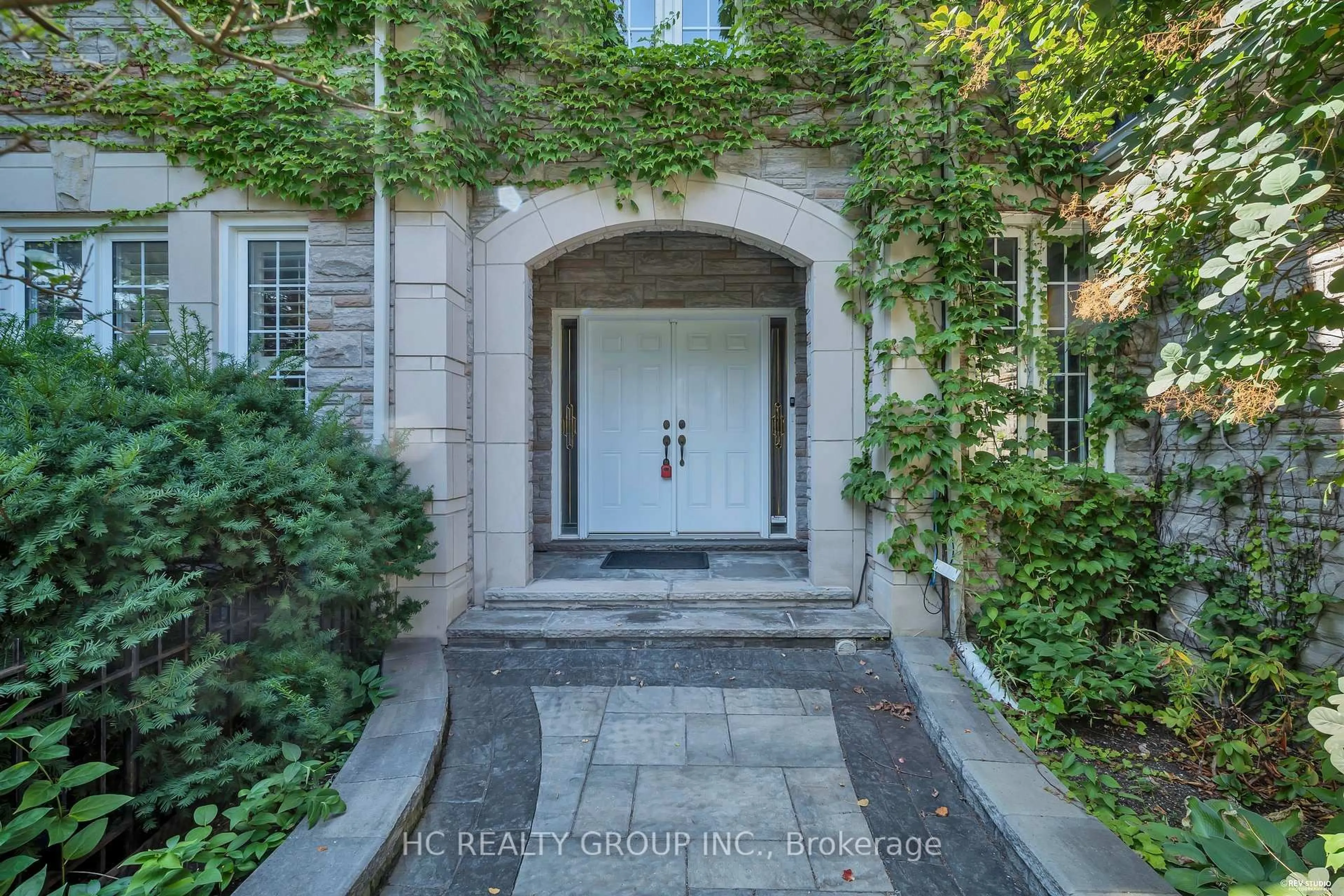 Indoor entryway for 77 Sutcliffe Cres, Markham Ontario L6C 1X2