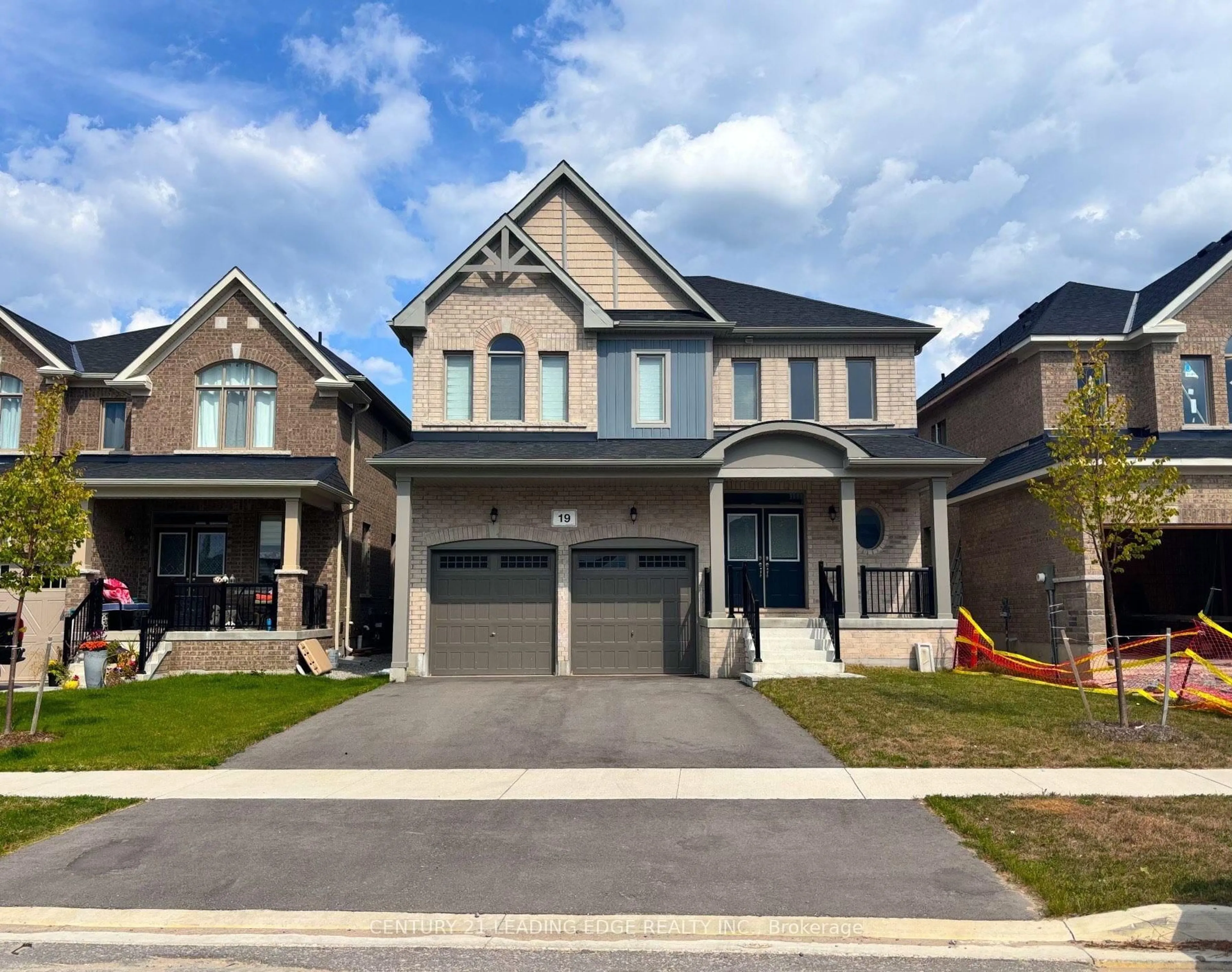Home with brick exterior material, street for 19 Wakefield Blvd, Essa Ontario L3W 0L7