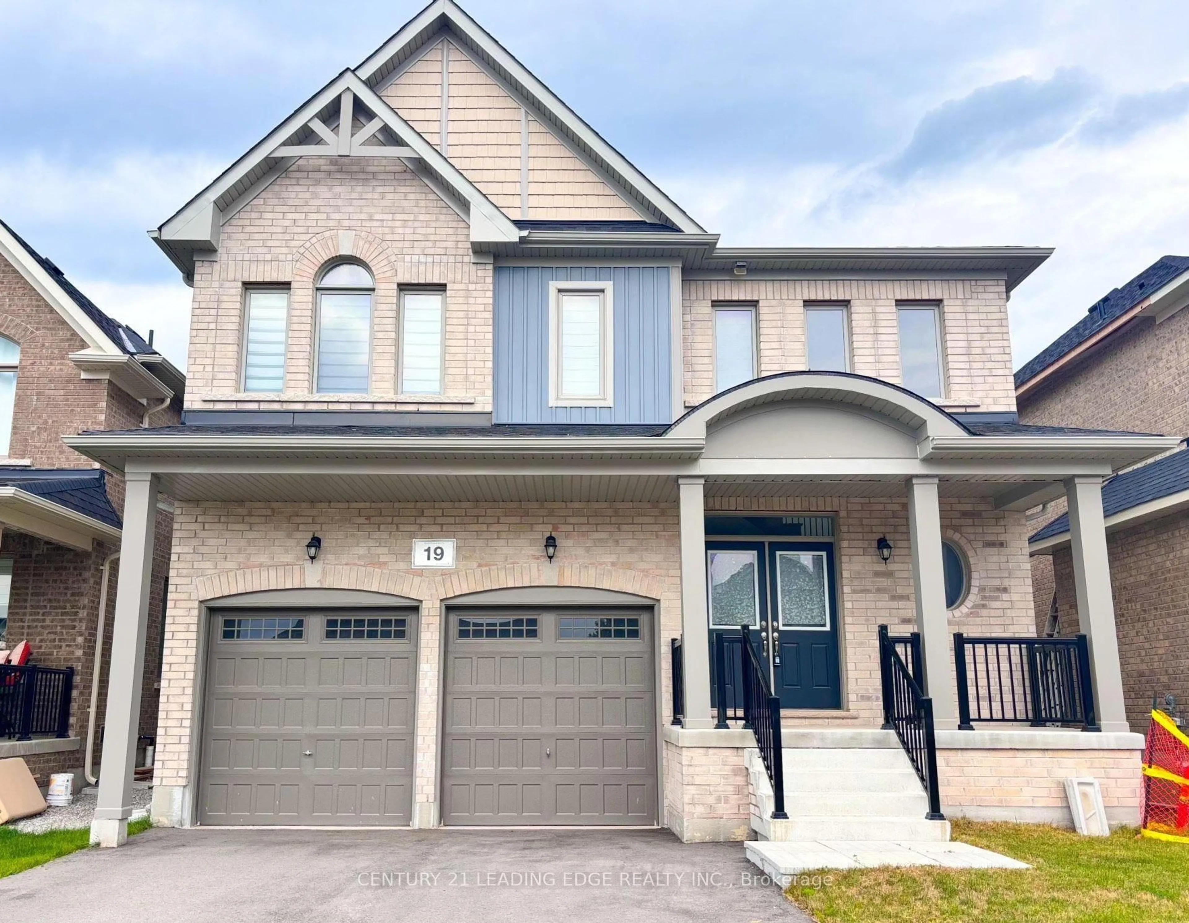 Home with brick exterior material, street for 19 Wakefield Blvd, Essa Ontario L3W 0L7